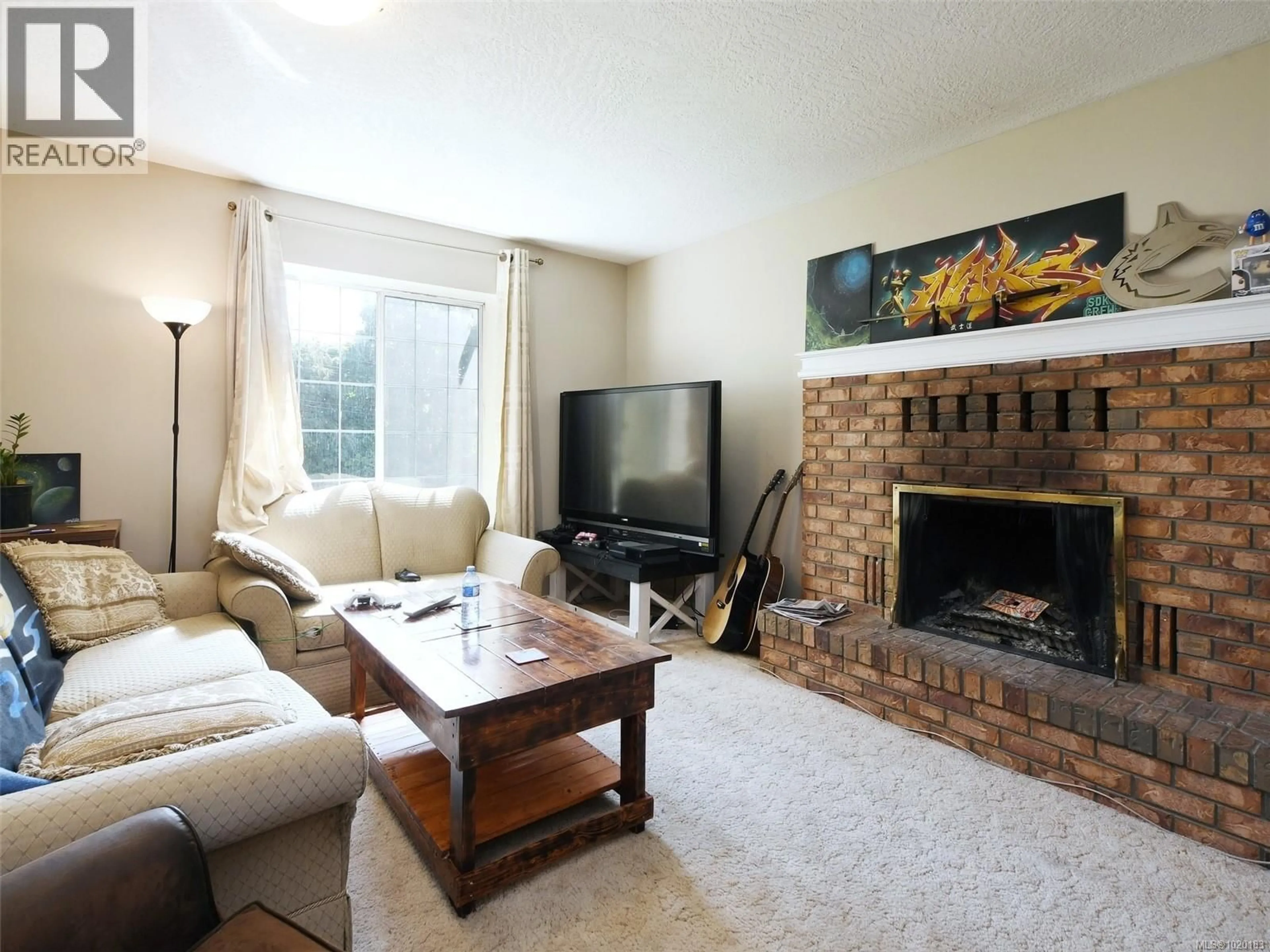 Living room with furniture, unknown for 3944 RAINBOW STREET, Saanich British Columbia V8X2A4