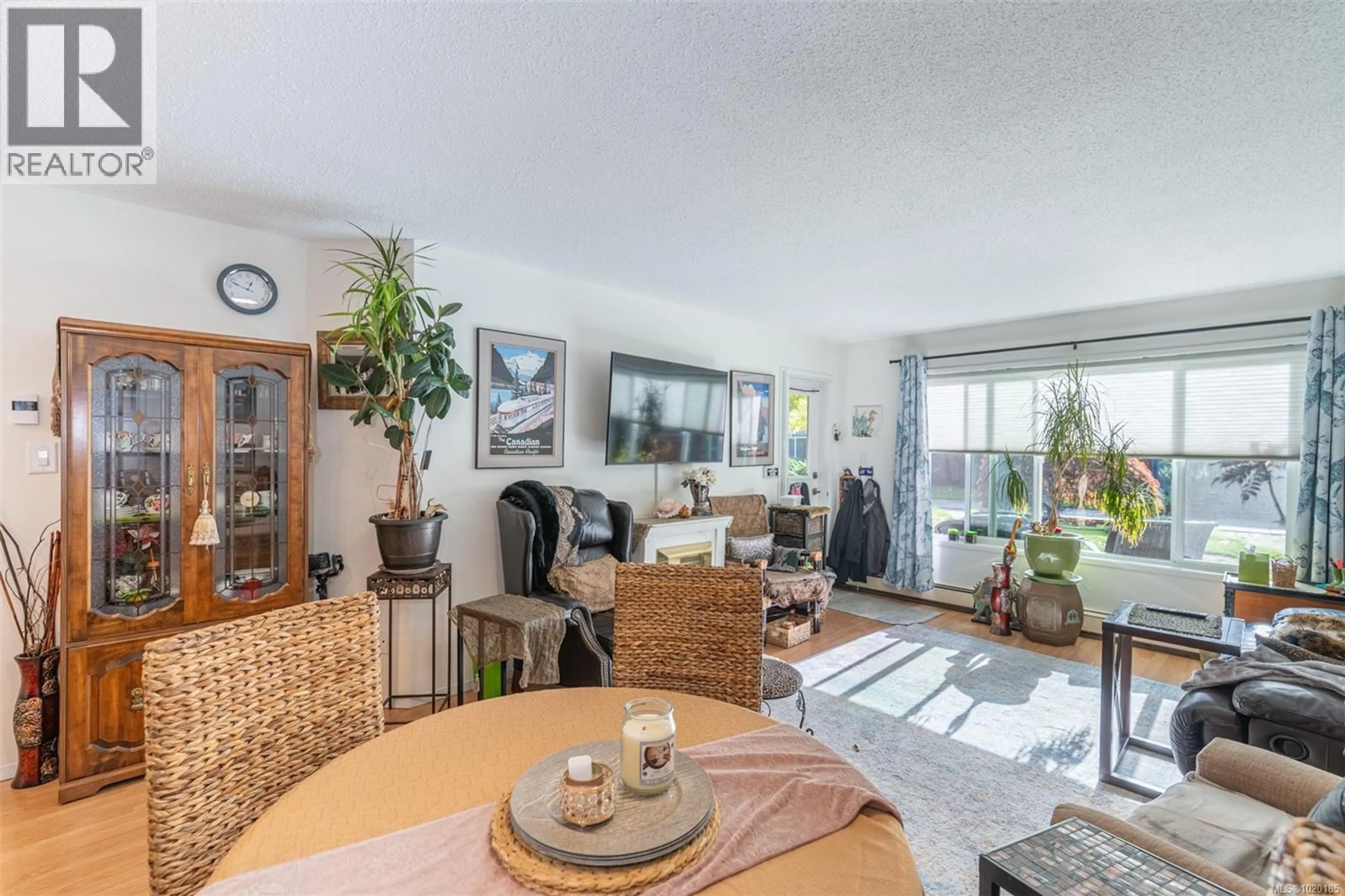 Living room with furniture, unknown for 114 - 10110 FIFTH STREET, Sidney British Columbia V8L2X9