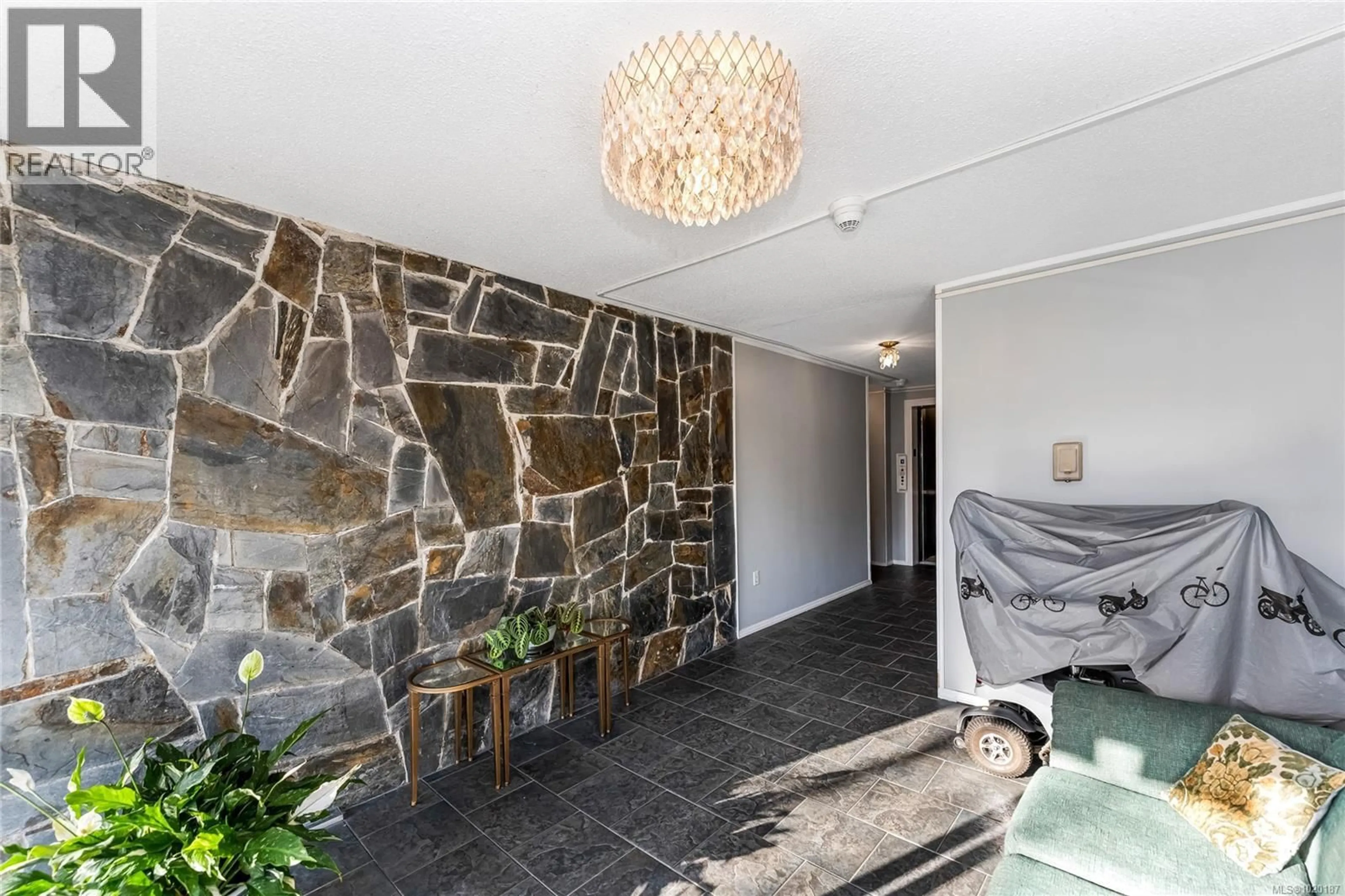 Unknown for 302 - 1000 MCCLURE STREET, Victoria British Columbia V8V3E9