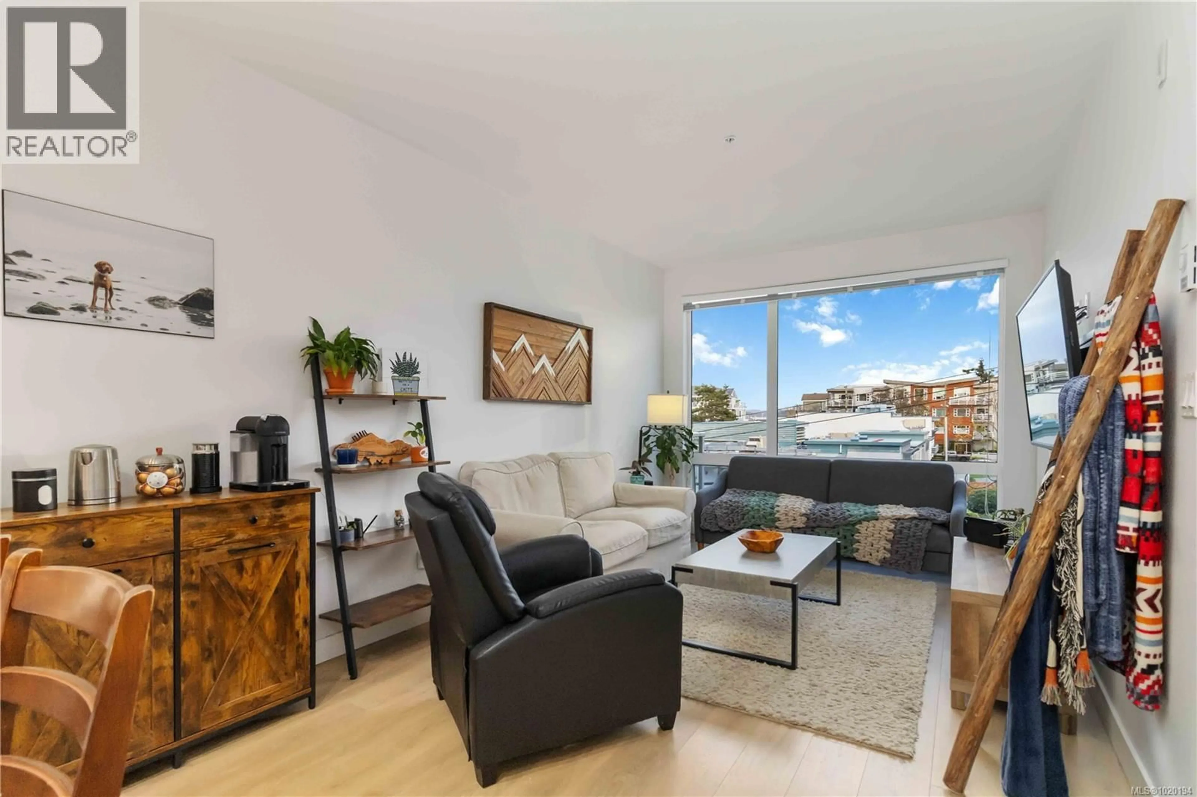 Living room with furniture, unknown for 302 - 9864 FOURTH STREET, Sidney British Columbia V8L2Z4