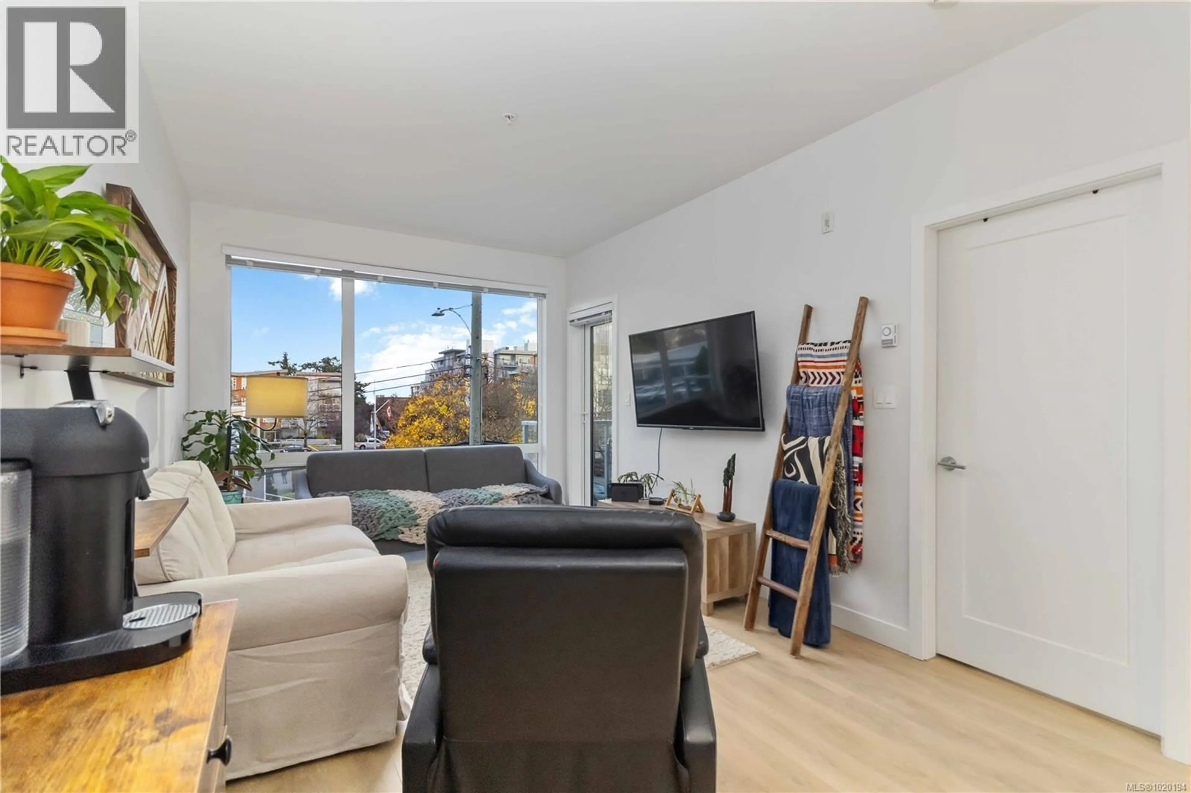 Living room with furniture, unknown for 302 - 9864 FOURTH STREET, Sidney British Columbia V8L2Z4