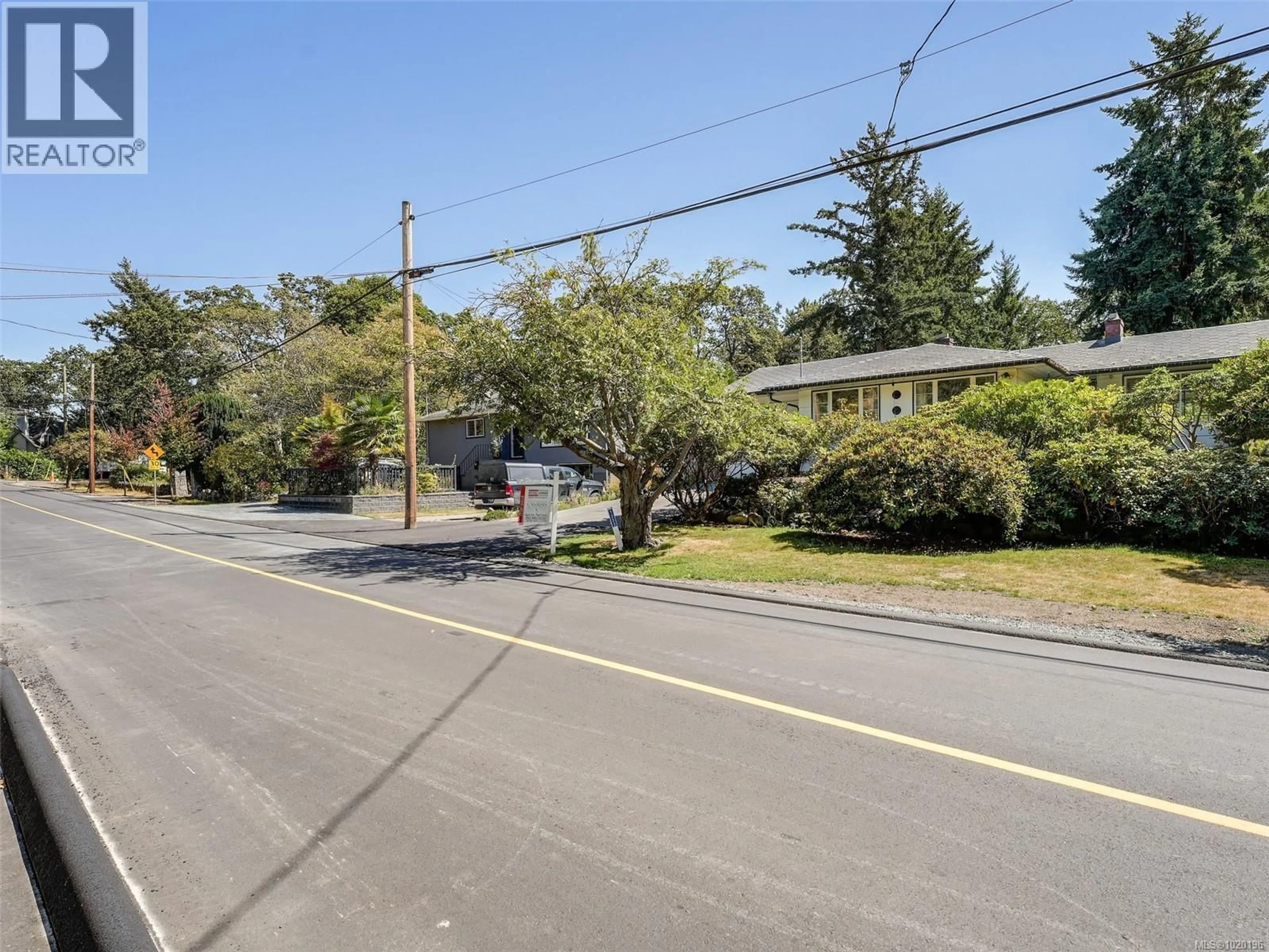 A pic from outside/outdoor area/front of a property/back of a property/a pic from drone, street for 1233 TATTERSALL DRIVE, Saanich British Columbia V8P1Y8