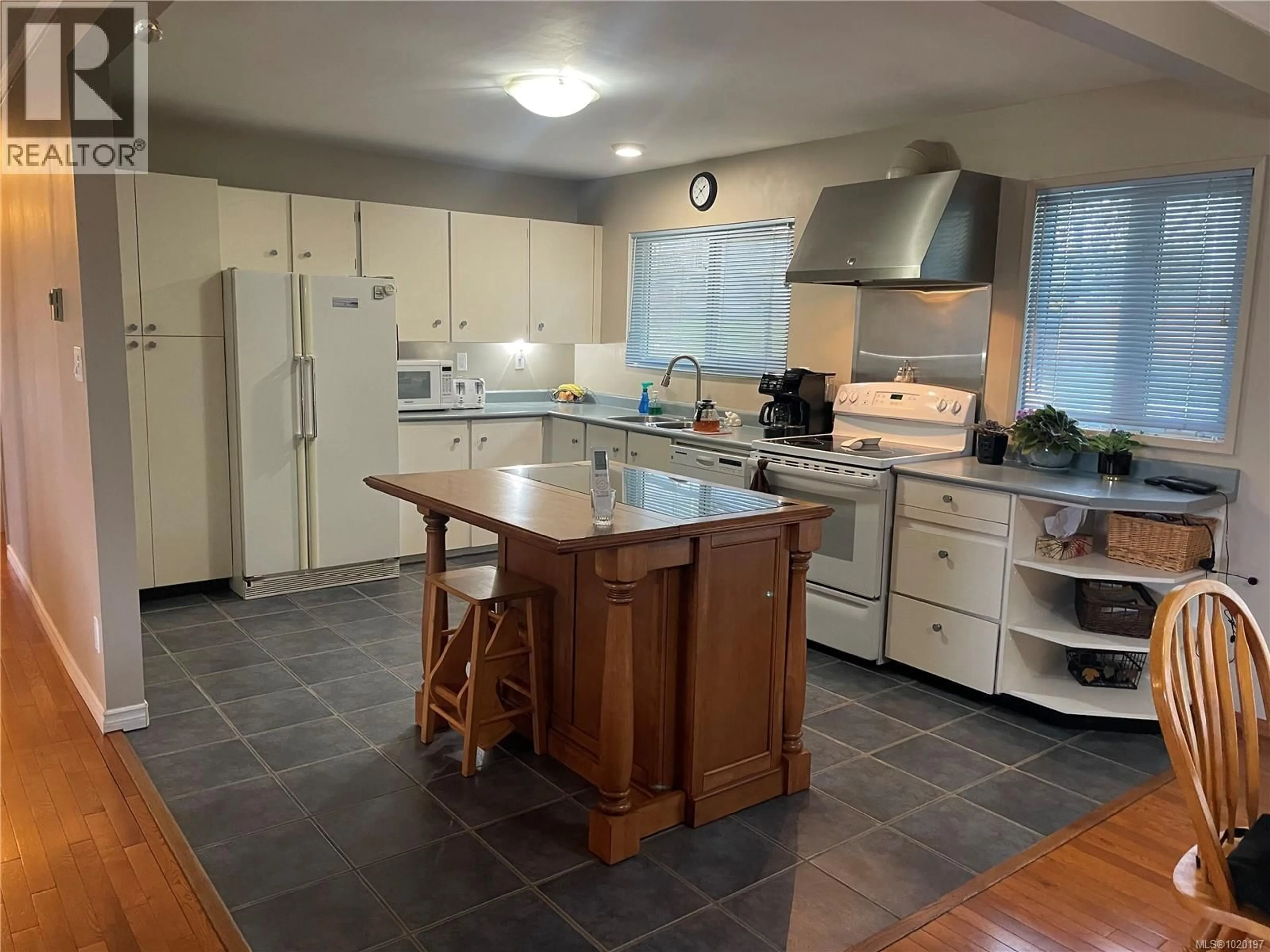 Open concept kitchen, ceramic/tile floor for 965 HAIDA AVENUE, Port Alice British Columbia V0N2N0