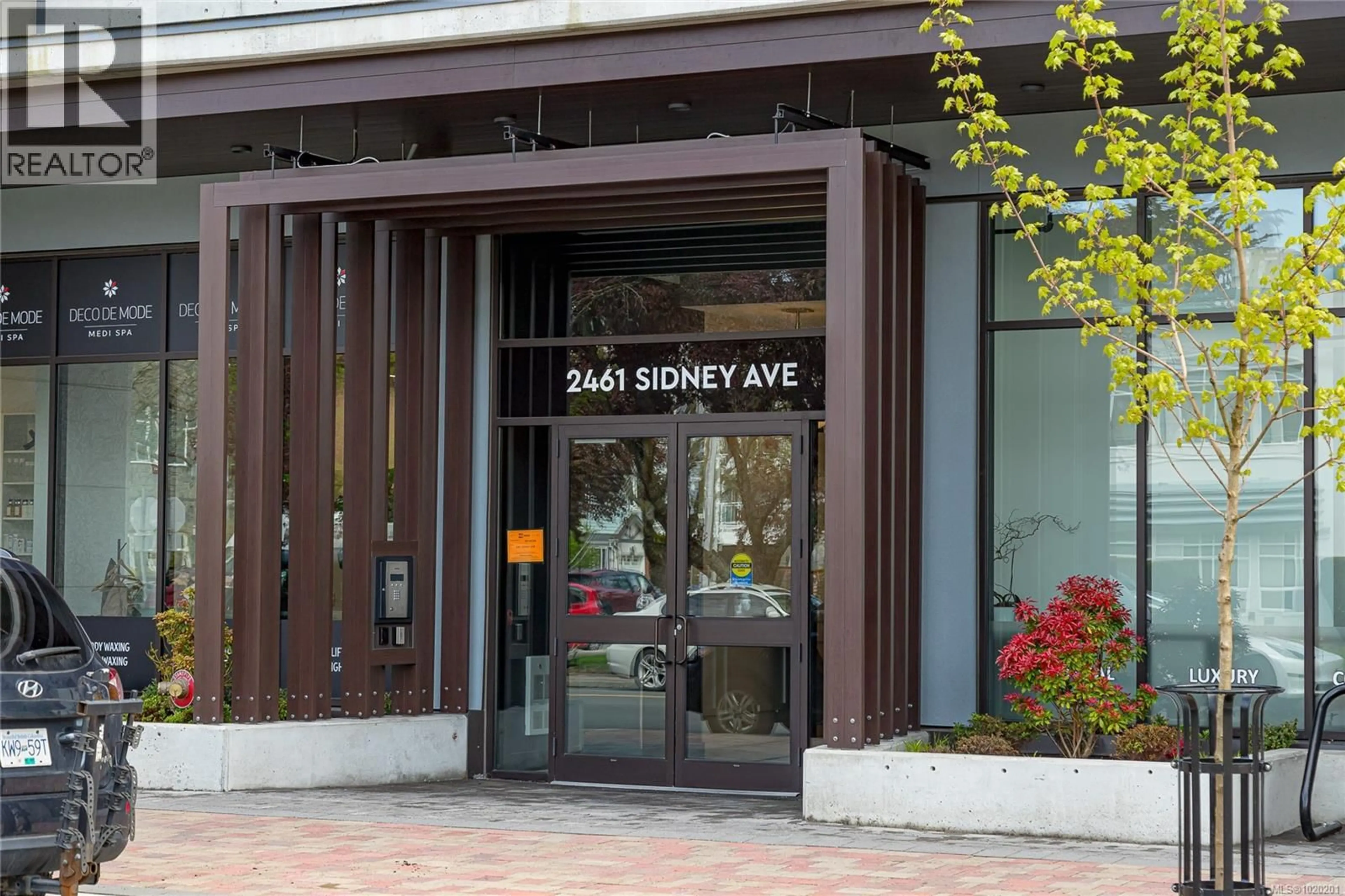 Indoor foyer for 411 - 2461 SIDNEY AVENUE, Sidney British Columbia V8L1Y8