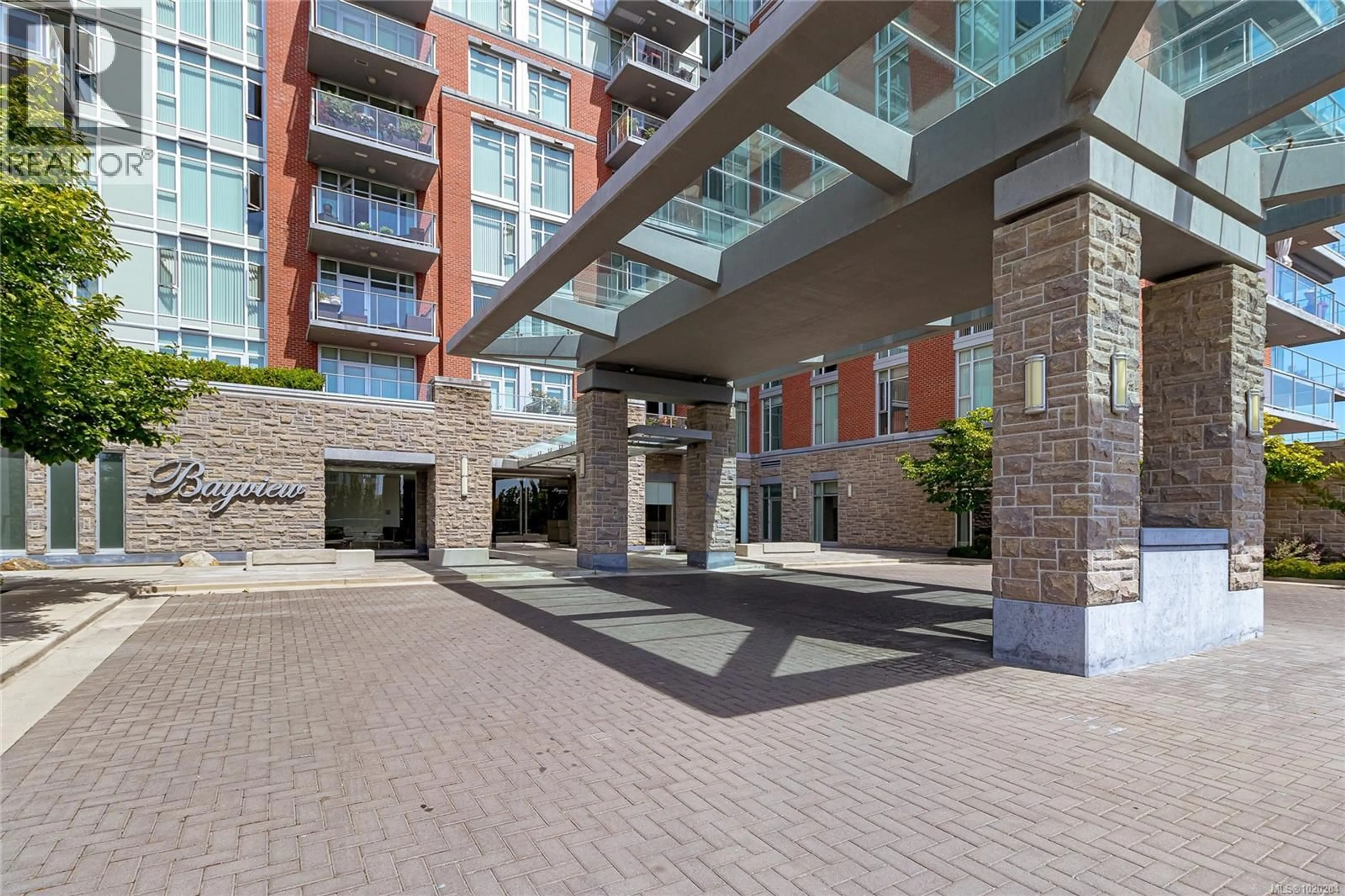 Indoor foyer for 105 - 100 SAGHALIE ROAD, Victoria British Columbia V9A0A1