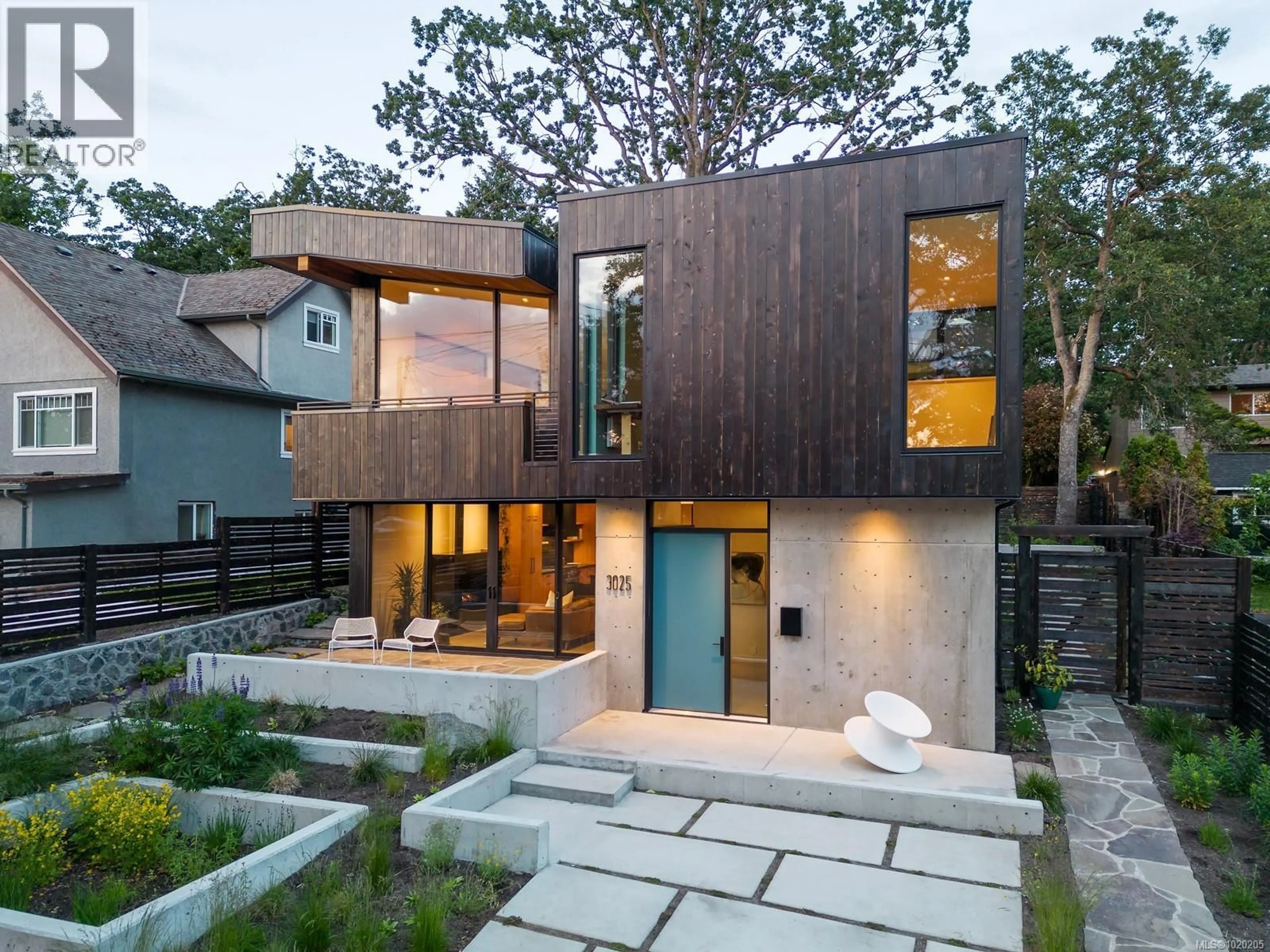 Home with brick exterior material, street for 3025 JACKSON STREET, Victoria British Columbia V8T3Z7