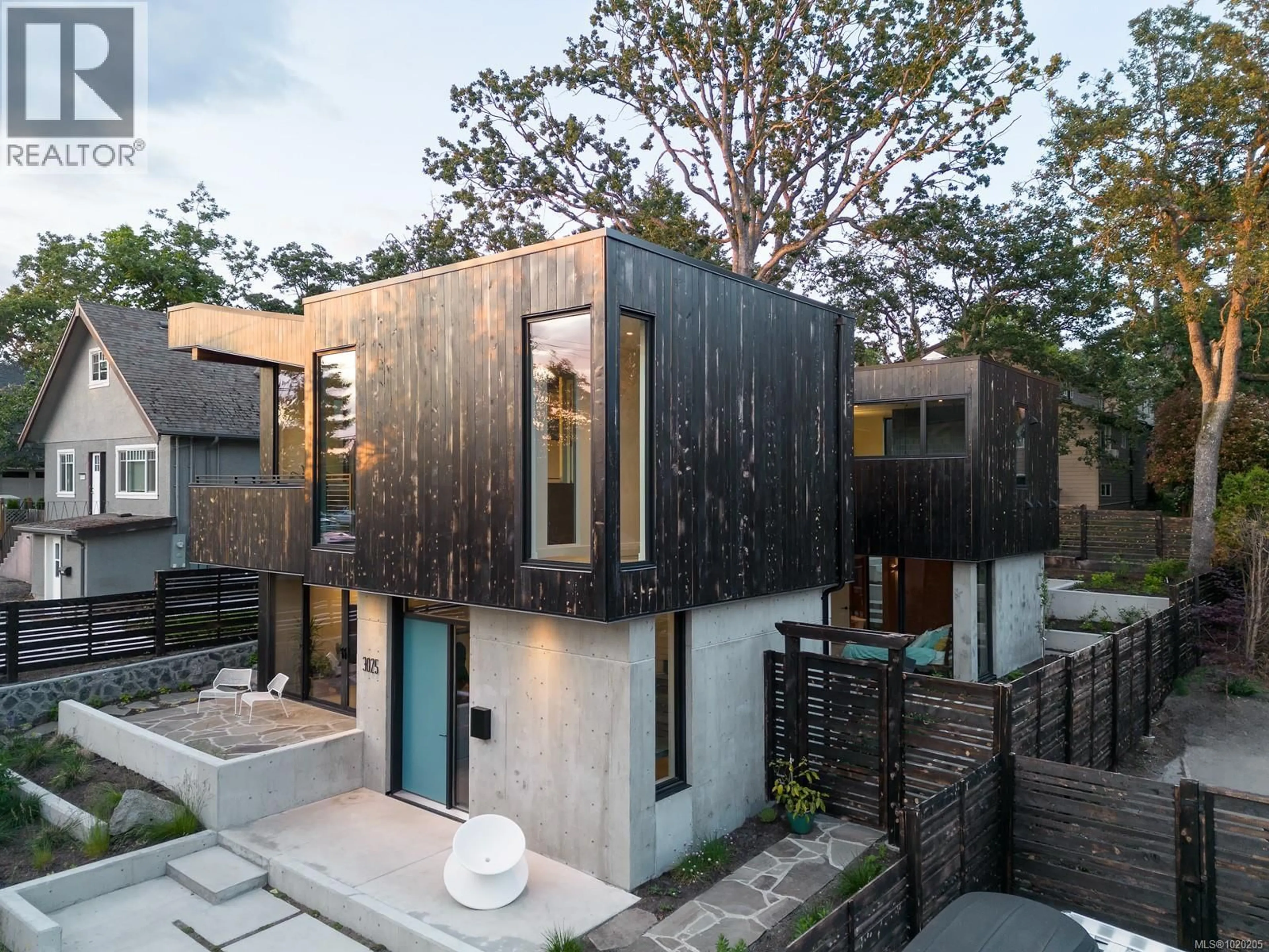 Home with brick exterior material, street for 3025 JACKSON STREET, Victoria British Columbia V8T3Z7