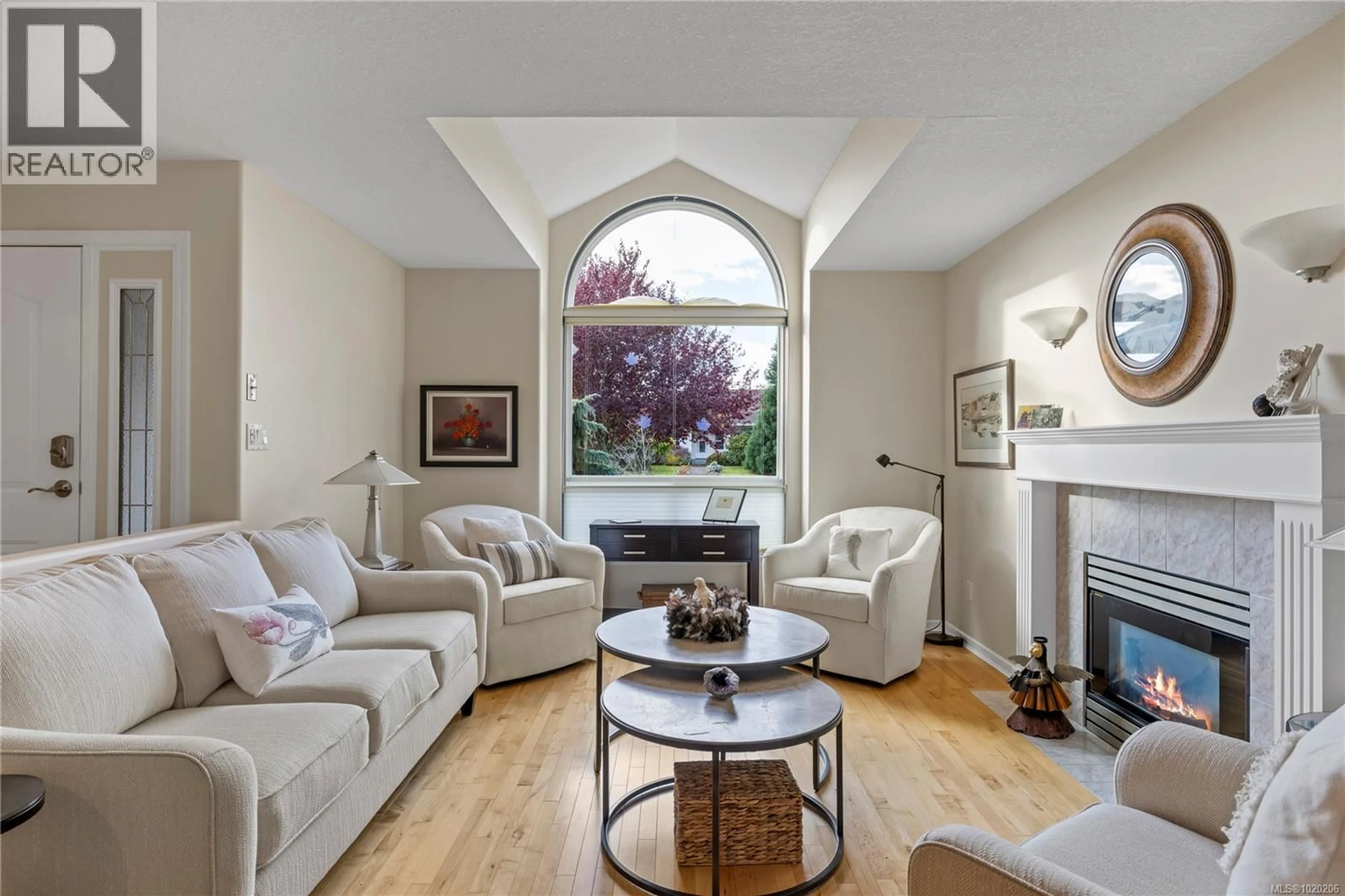 Living room with furniture, unknown for 201 CRABAPPLE CRESCENT, Parksville British Columbia V9P2P7