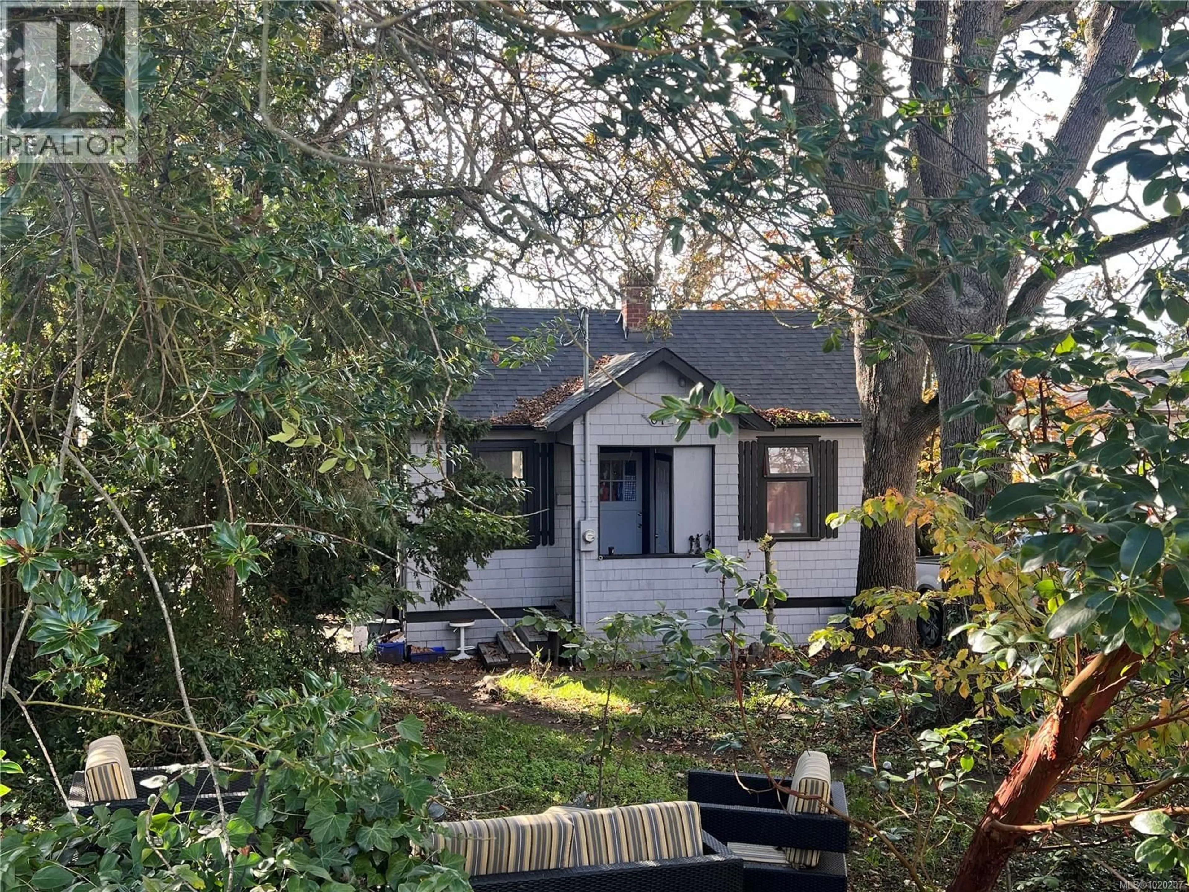 A pic from outside/outdoor area/front of a property/back of a property/a pic from drone, street for 67 CADILLAC AVENUE, Saanich British Columbia V8Z1T5