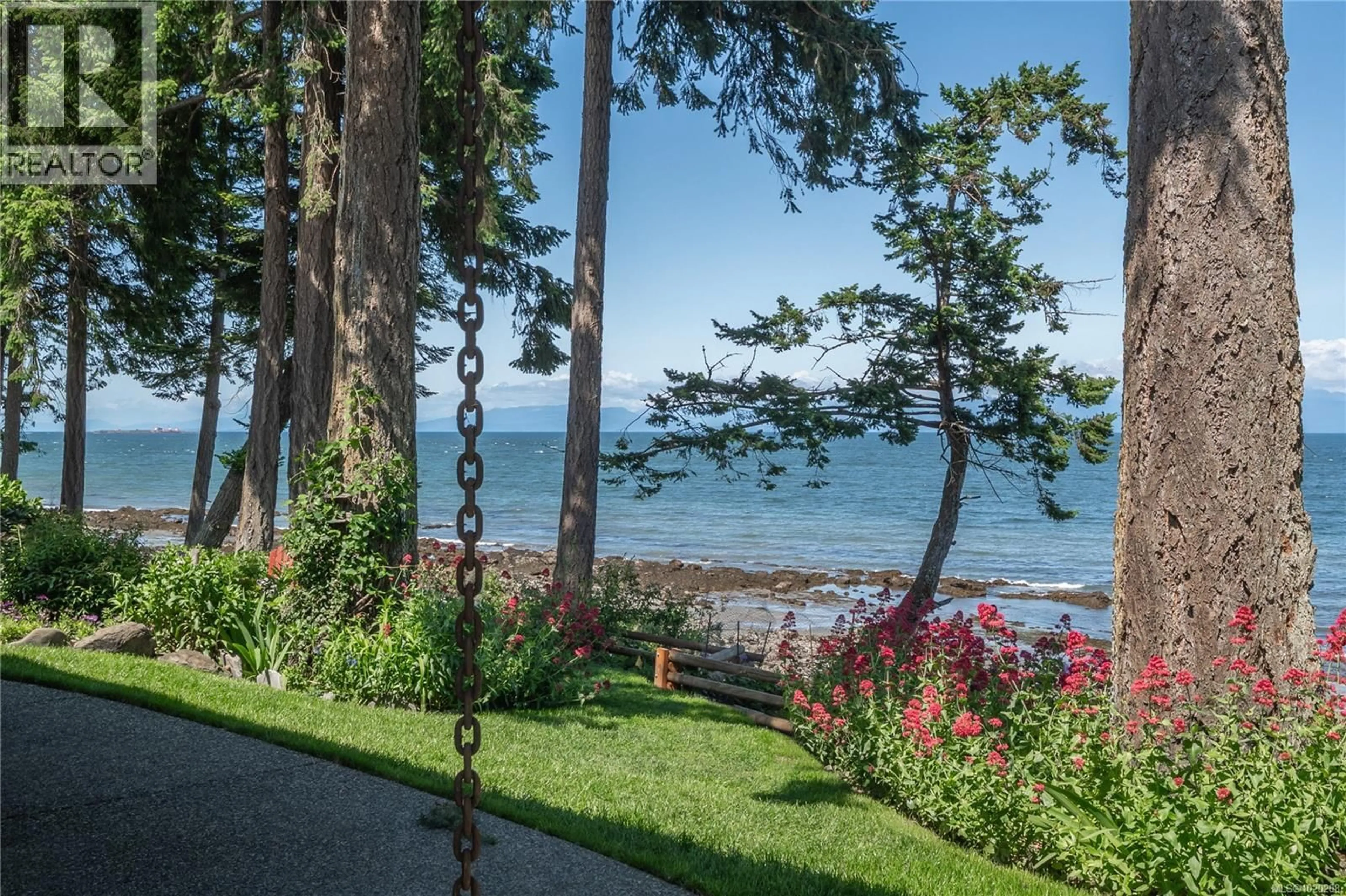 Patio, water/lake/river/ocean view for 1664 QUEEQUEG TURNABOUT, Gabriola Island British Columbia V0R1X5