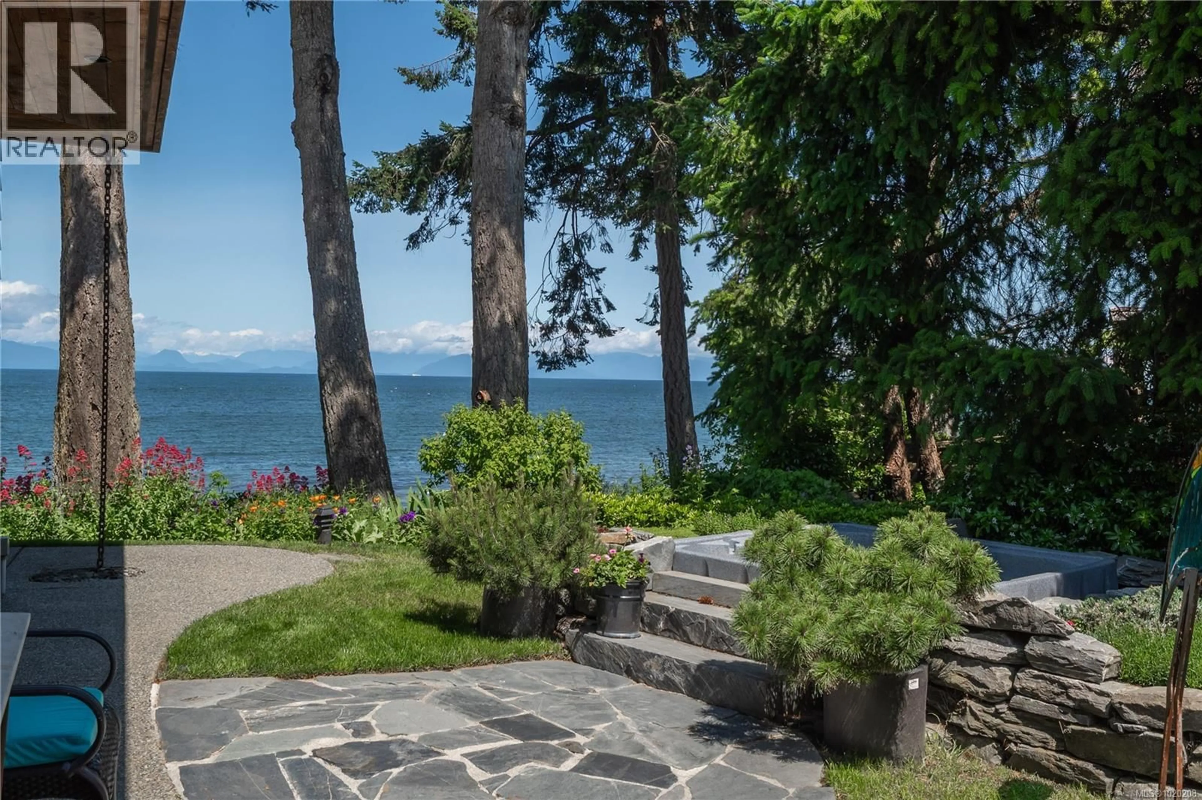 Patio, water/lake/river/ocean view for 1664 QUEEQUEG TURNABOUT, Gabriola Island British Columbia V0R1X5