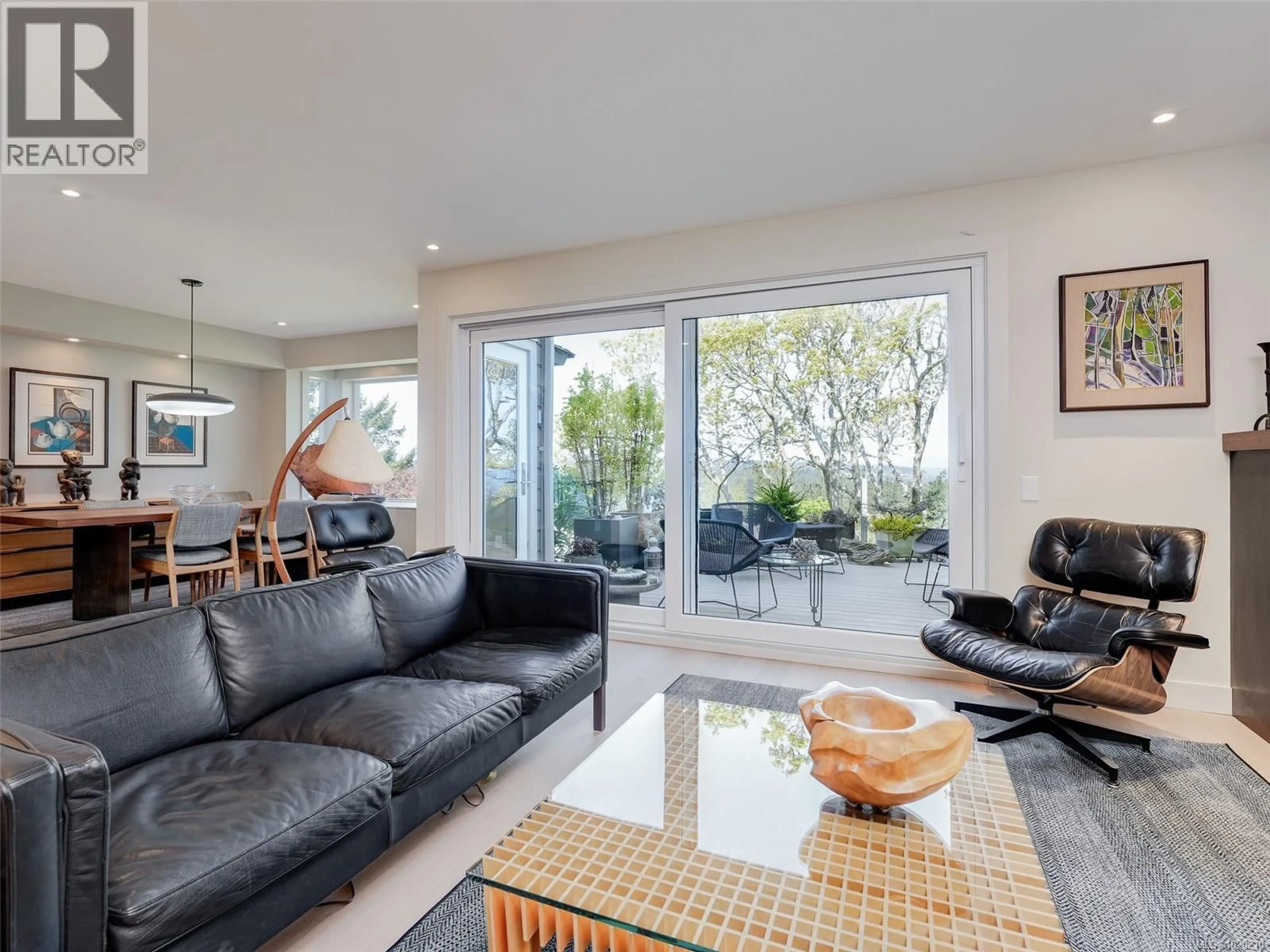 Living room with furniture, unknown for 603 - 2829 ARBUTUS ROAD, Saanich British Columbia V8N5X5