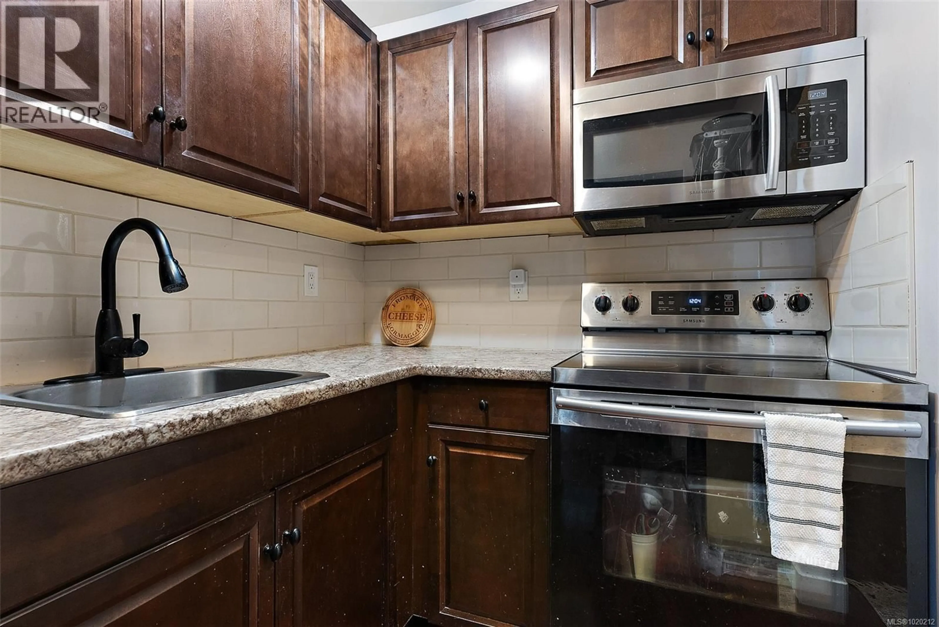 Standard kitchen, unknown for 104 - 2610 GRAHAM STREET, Victoria British Columbia V8T3Y9