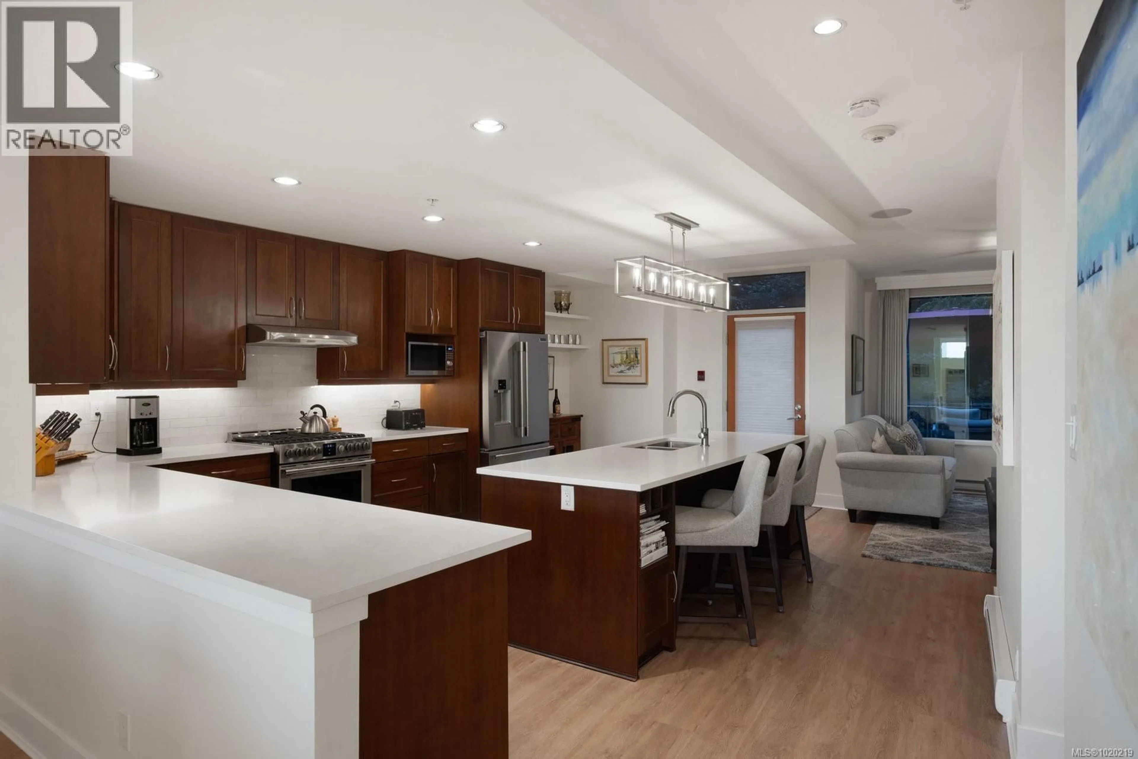 Open concept kitchen, unknown for 5322 SAYWARD HILL CRESCENT, Saanich British Columbia V8Y3H8