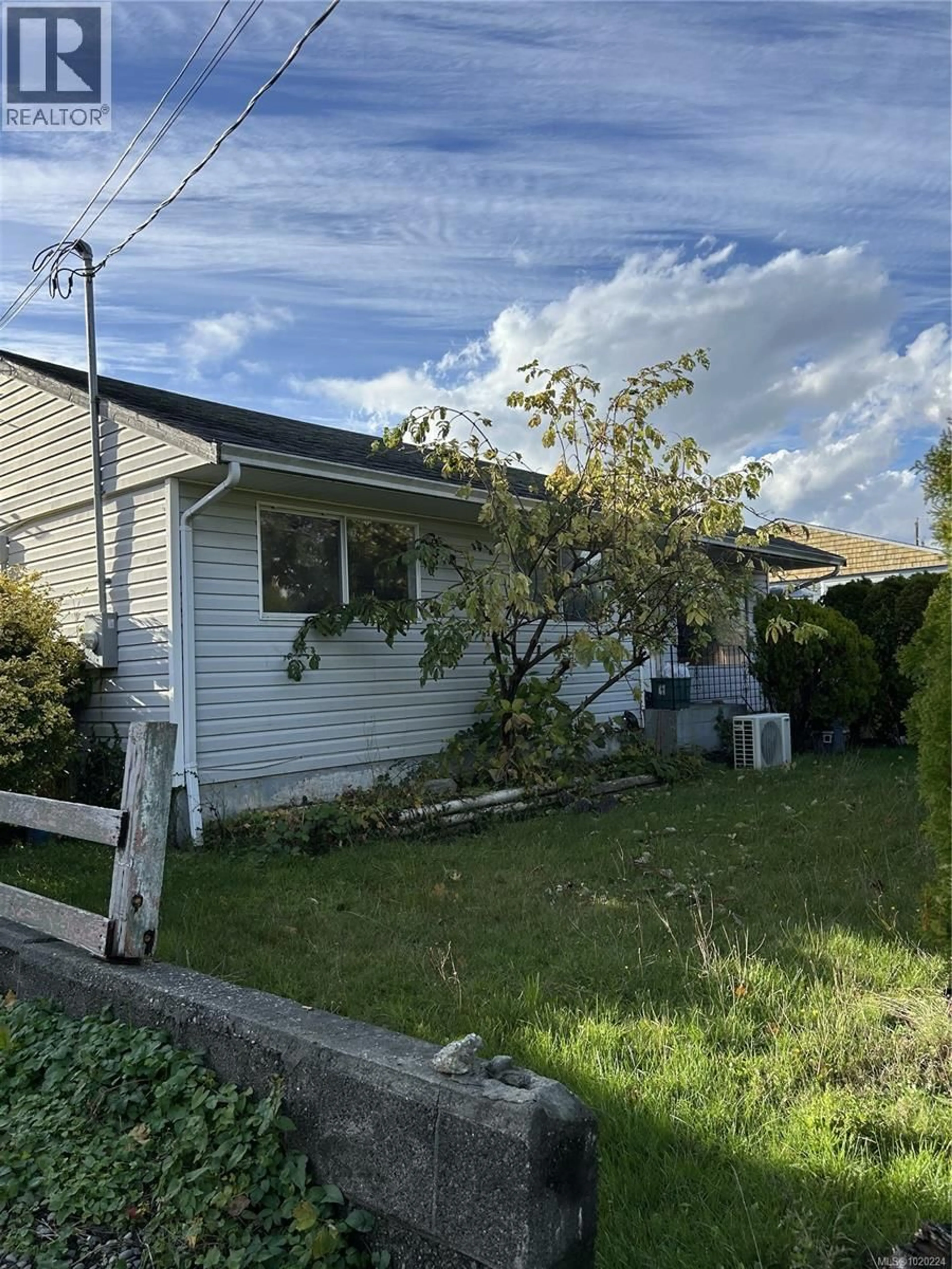 A pic from outside/outdoor area/front of a property/back of a property/a pic from drone, street for 3620 SOUTH ISLAND HIGHWAY, Campbell River British Columbia V9W1E6