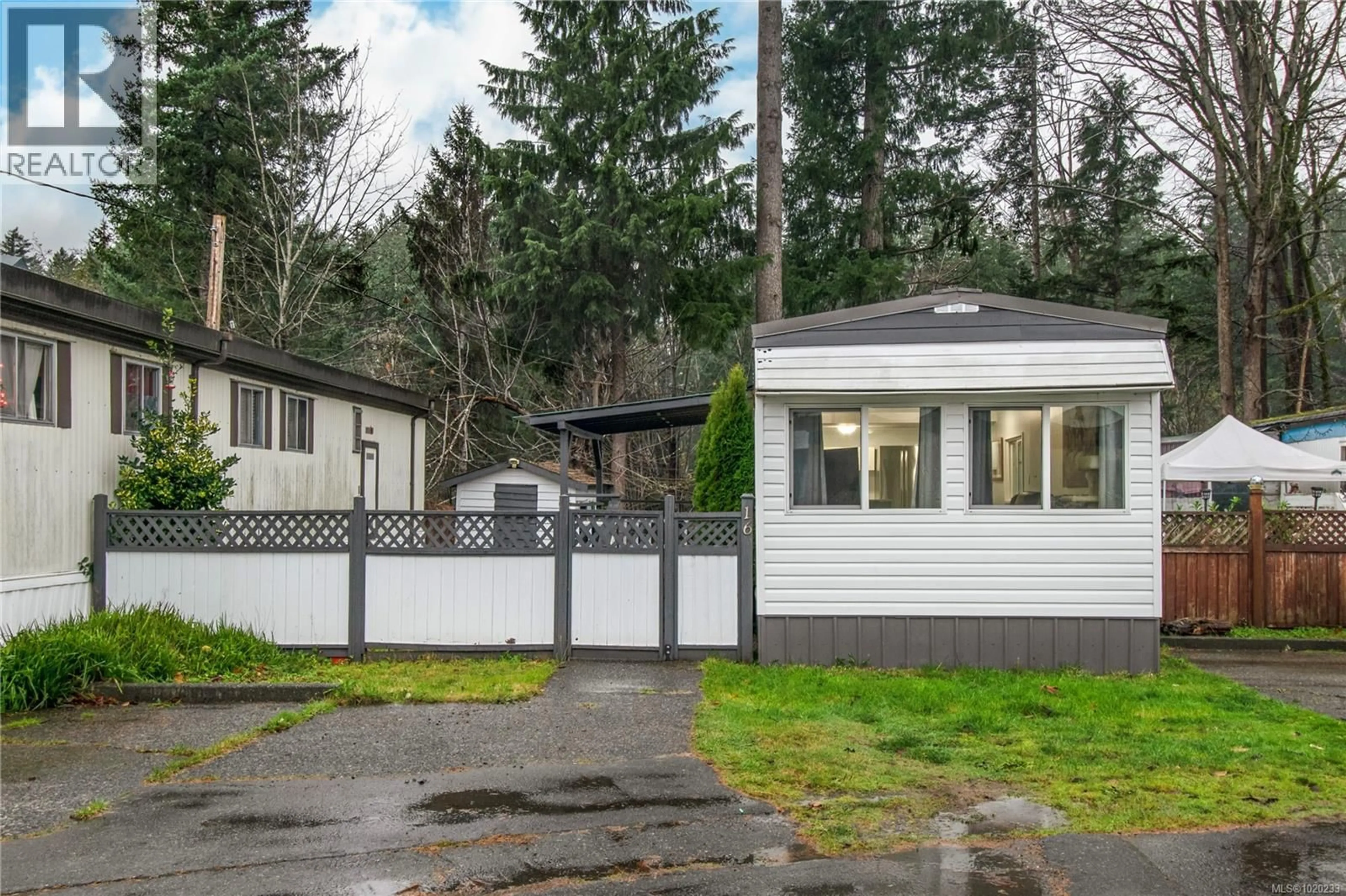 Home with vinyl exterior material, street for 16 - 2520 QUINSAM ROAD, Campbell River British Columbia V9W4N4