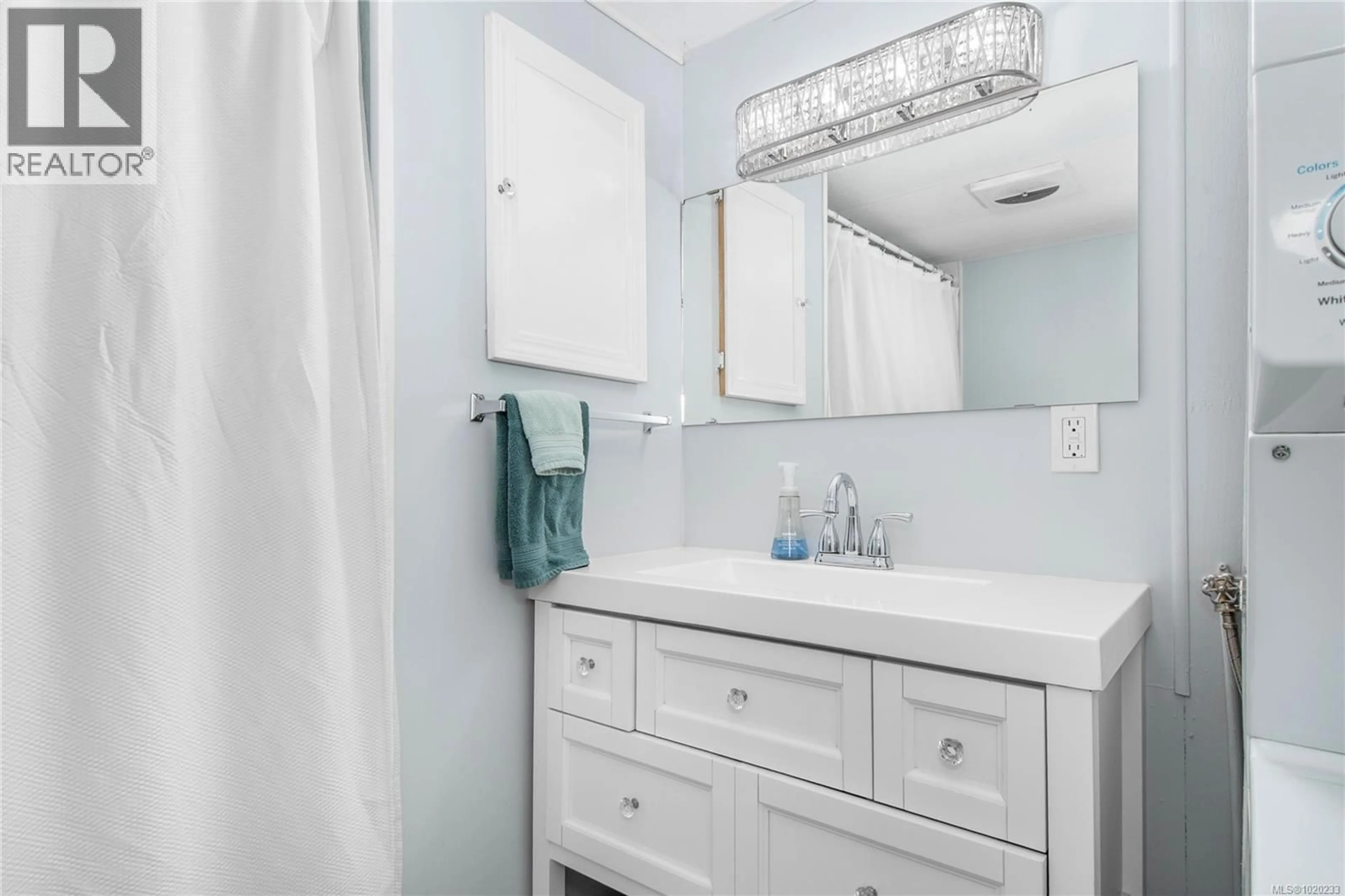 Standard bathroom, ceramic/tile floor for 16 - 2520 QUINSAM ROAD, Campbell River British Columbia V9W4N4