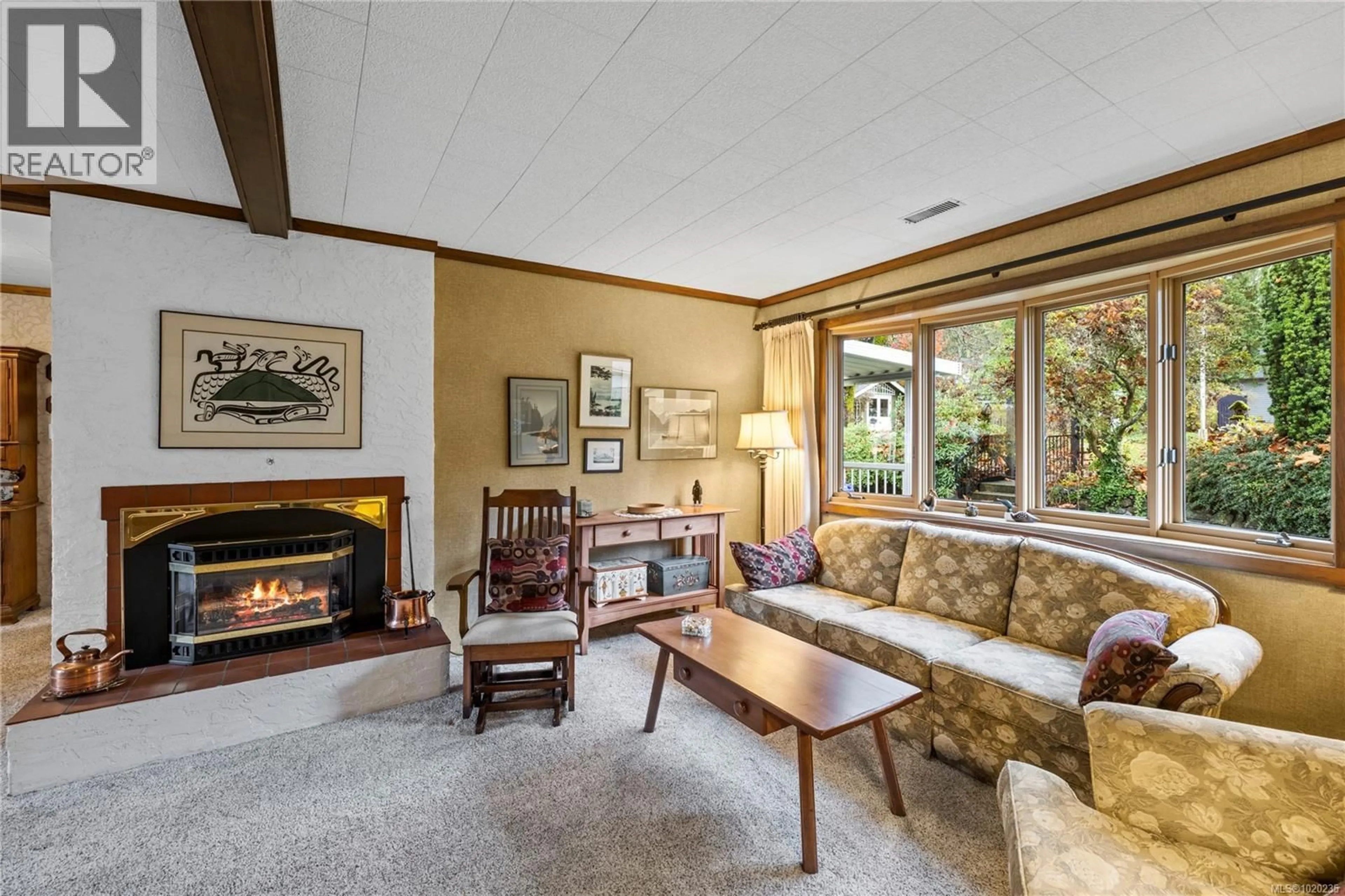 Living room with furniture, unknown for 454 CRESCENT ROAD WEST, Qualicum Beach British Columbia V9K1J5