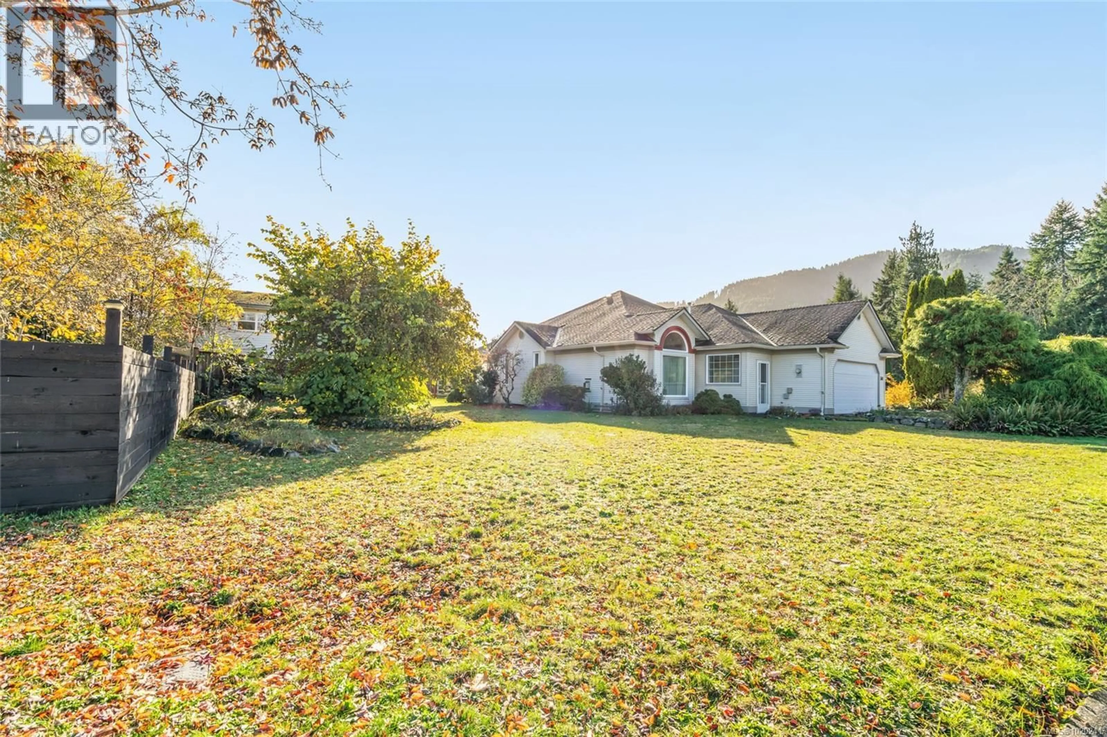 A pic from outside/outdoor area/front of a property/back of a property/a pic from drone, unknown for 361 4TH AVE EXTENSION, Ladysmith British Columbia V9G1T4