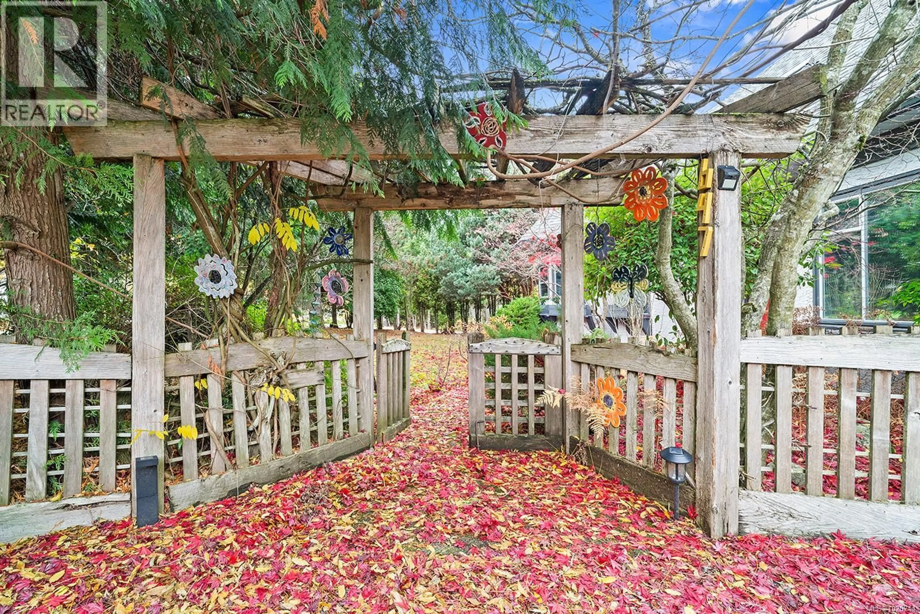 Patio, unknown for 647 TAMARACK DRIVE, Qualicum Beach British Columbia V9K1A8