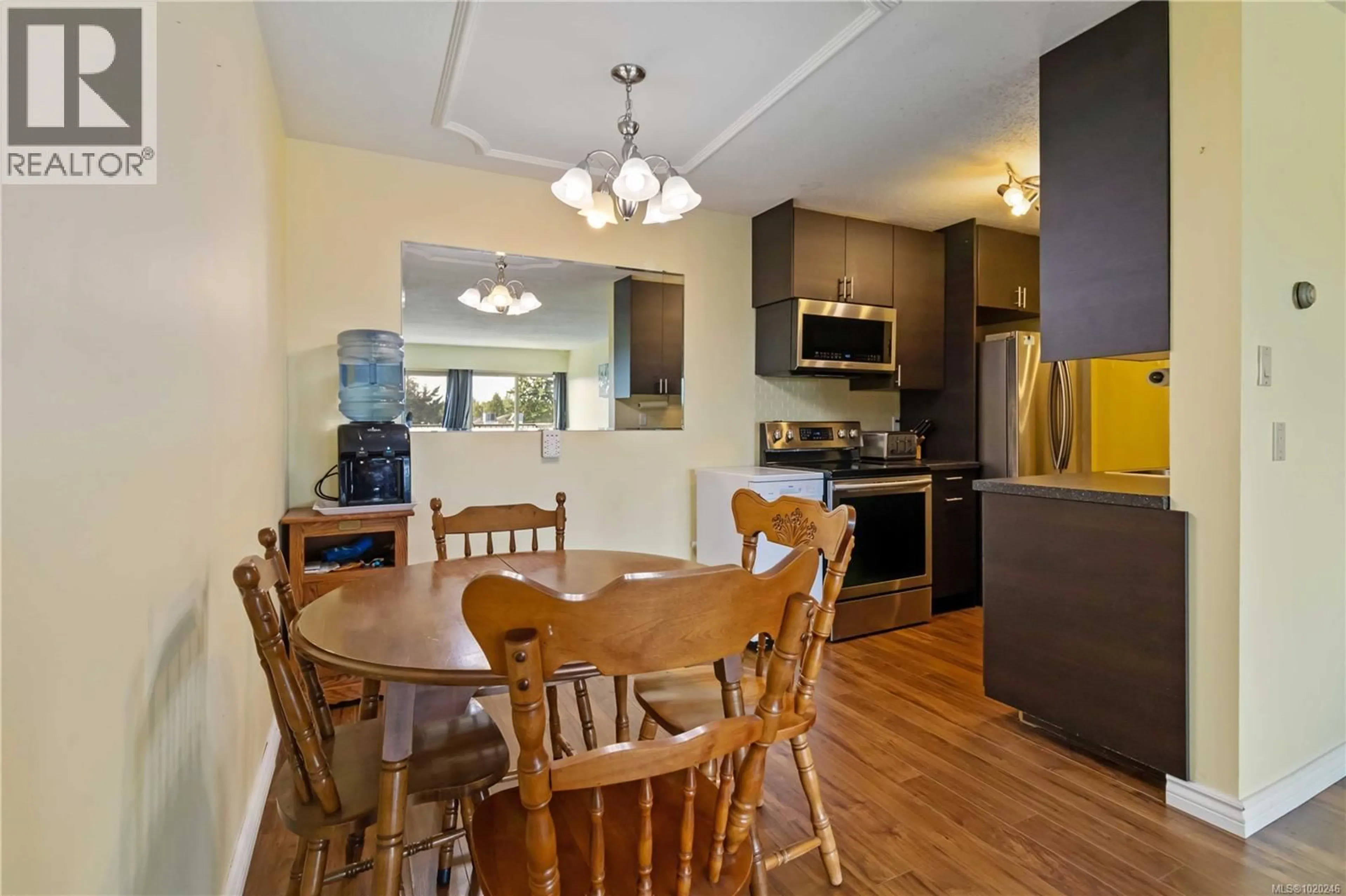 Unknown for 304 - 1680 POPLAR AVENUE, Saanich British Columbia V8P4K7