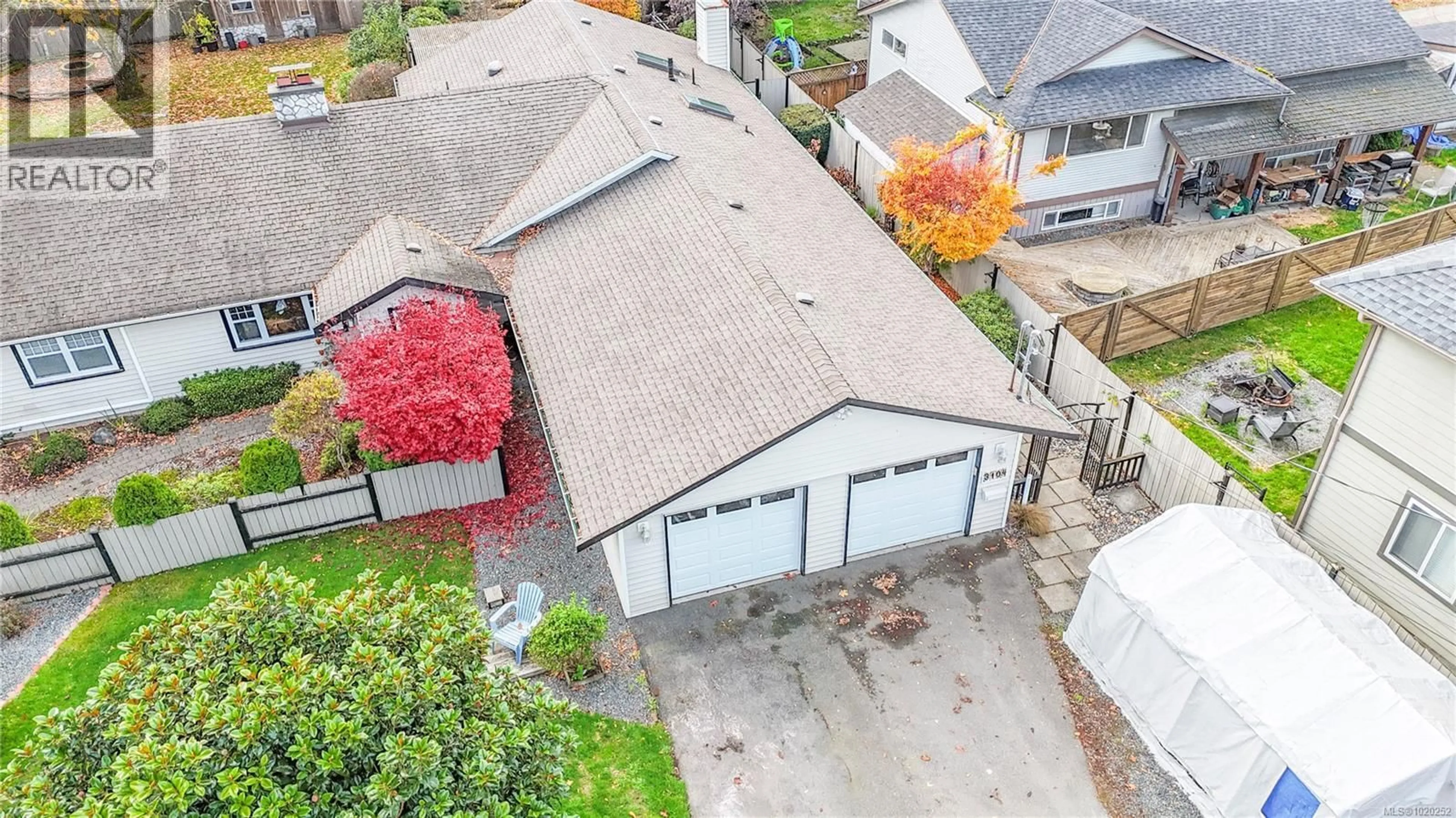 A pic from outside/outdoor area/front of a property/back of a property/a pic from drone, street for 3104 GLEN LAKE ROAD, Langford British Columbia V9B4B7