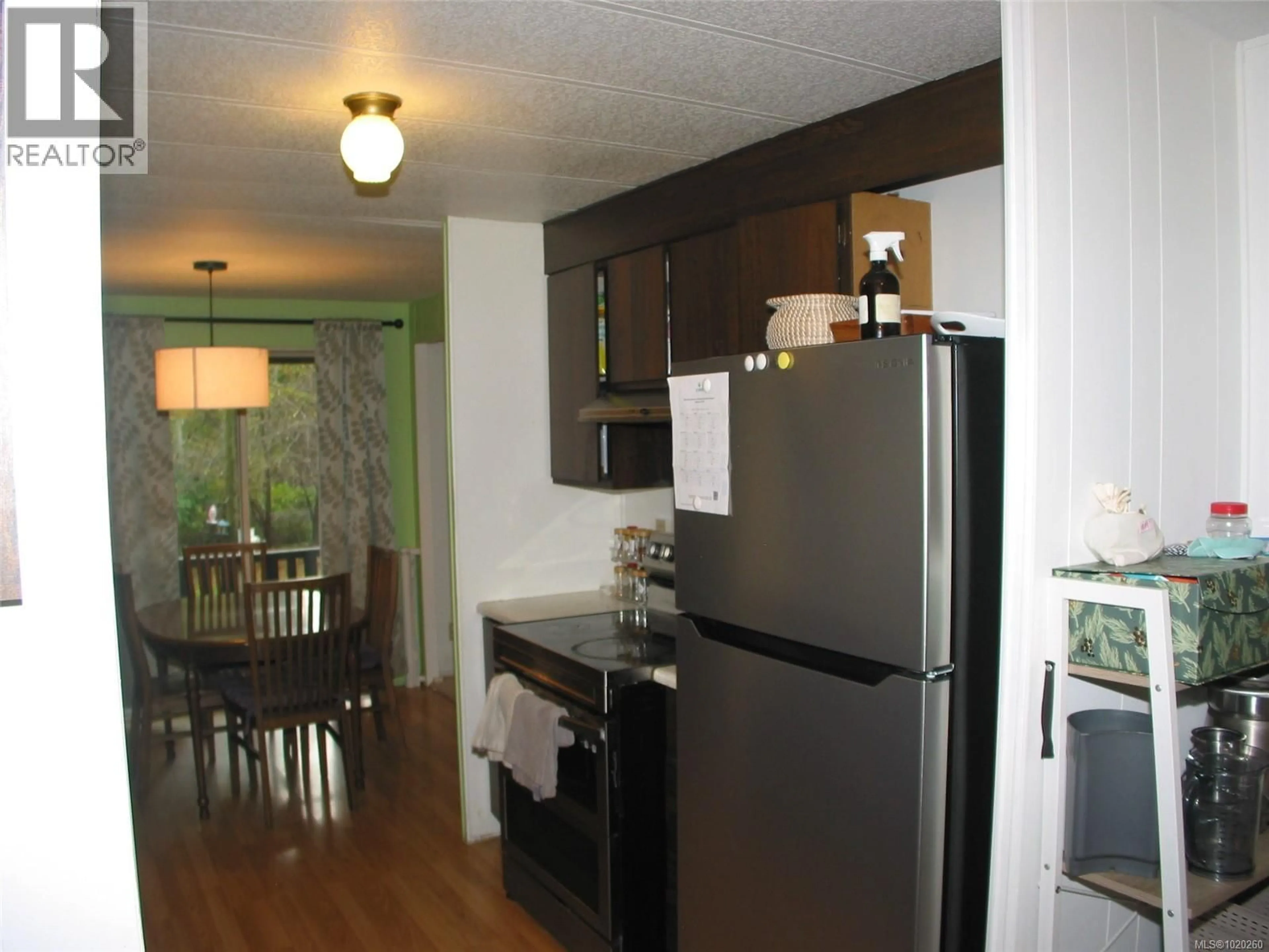 Standard kitchen, wood/laminate floor for 1007 CEDARWOOD PLACE, Cobble Hill British Columbia V8H0G8