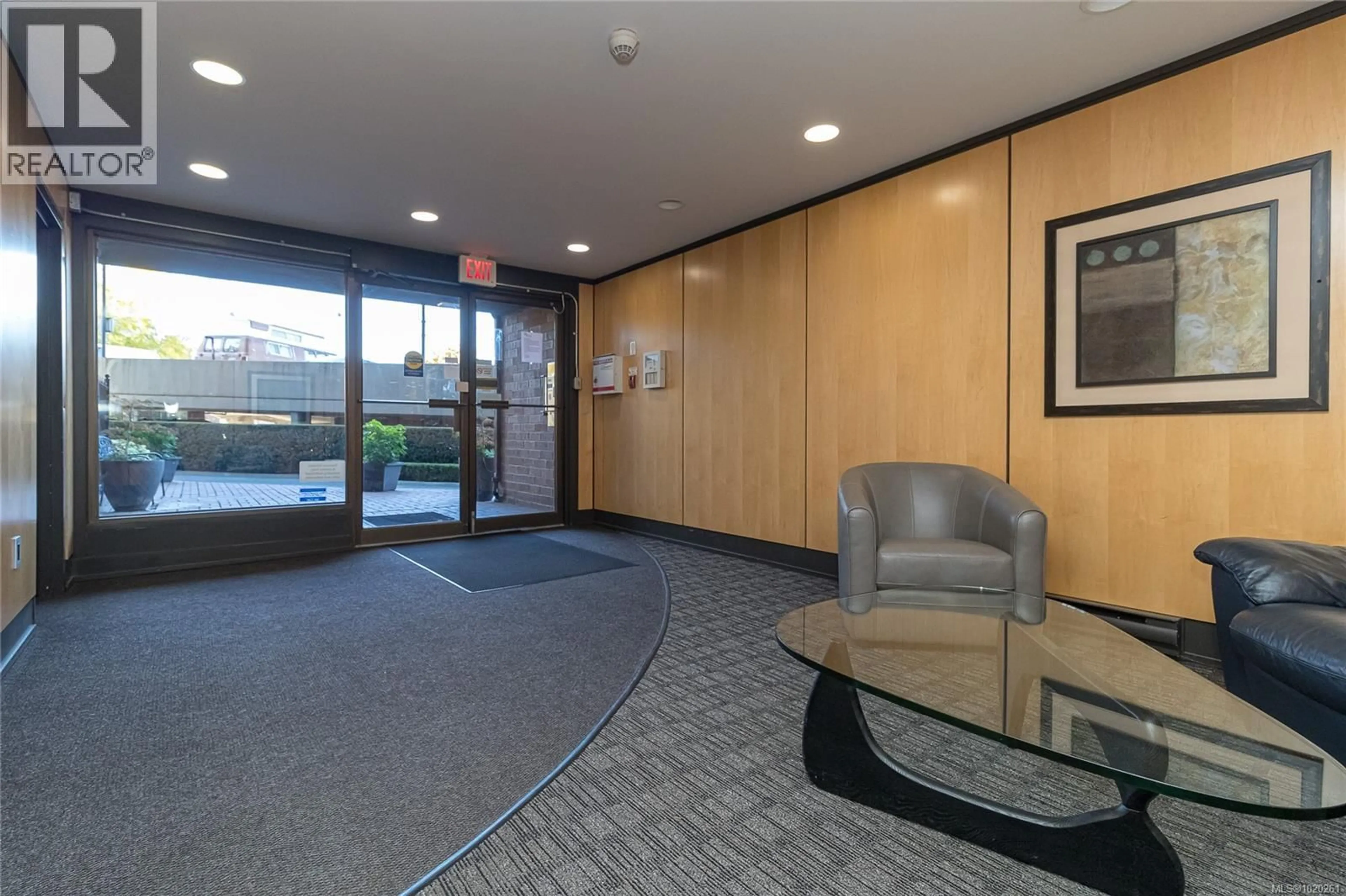 Indoor foyer for 305 - 103 GORGE ROAD EAST, Victoria British Columbia V9A6Z2