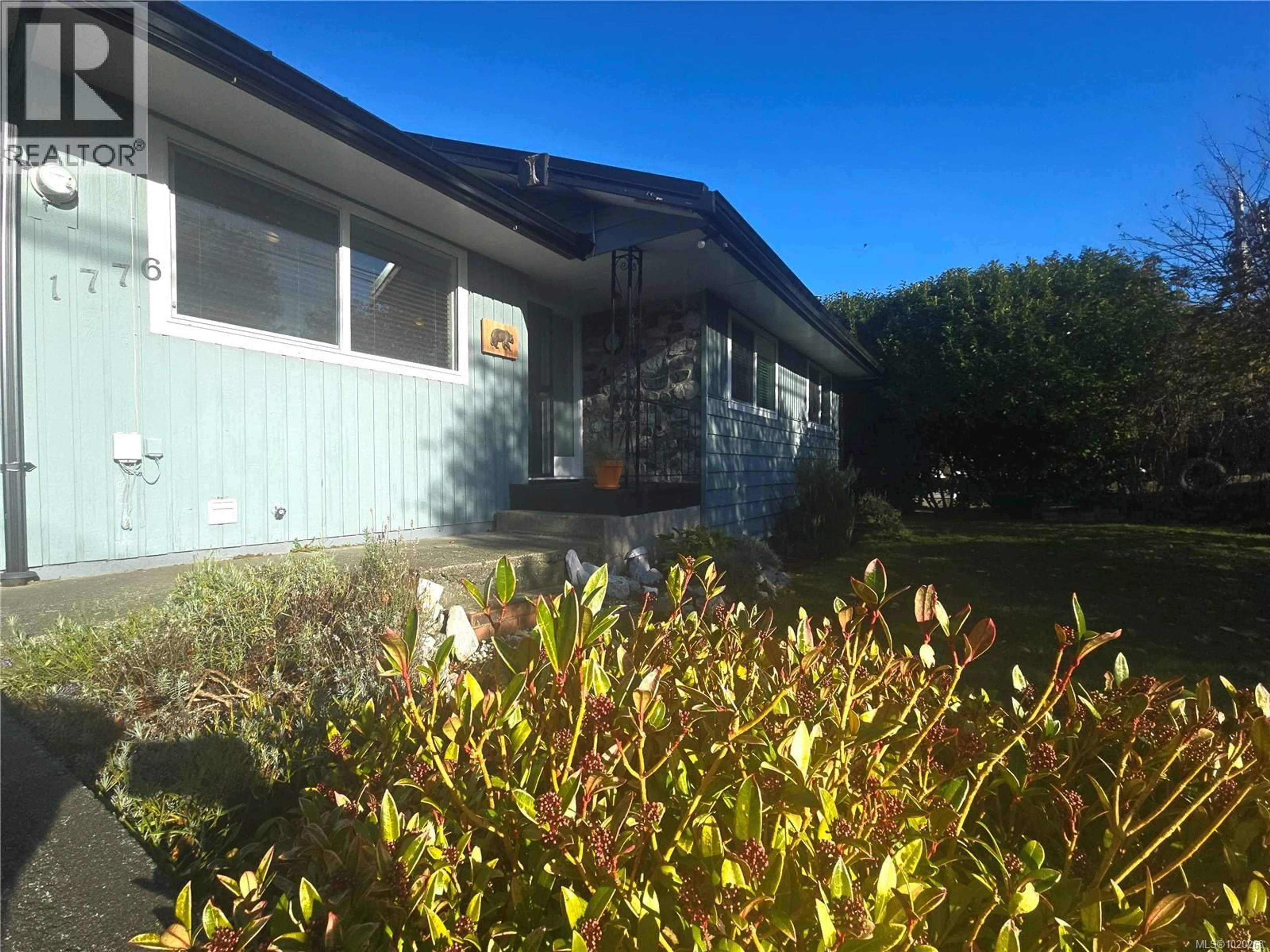 A pic from outside/outdoor area/front of a property/back of a property/a pic from drone, unknown for 1776 BROUGHTON BOULEVARD, Port McNeill British Columbia V0N2R0