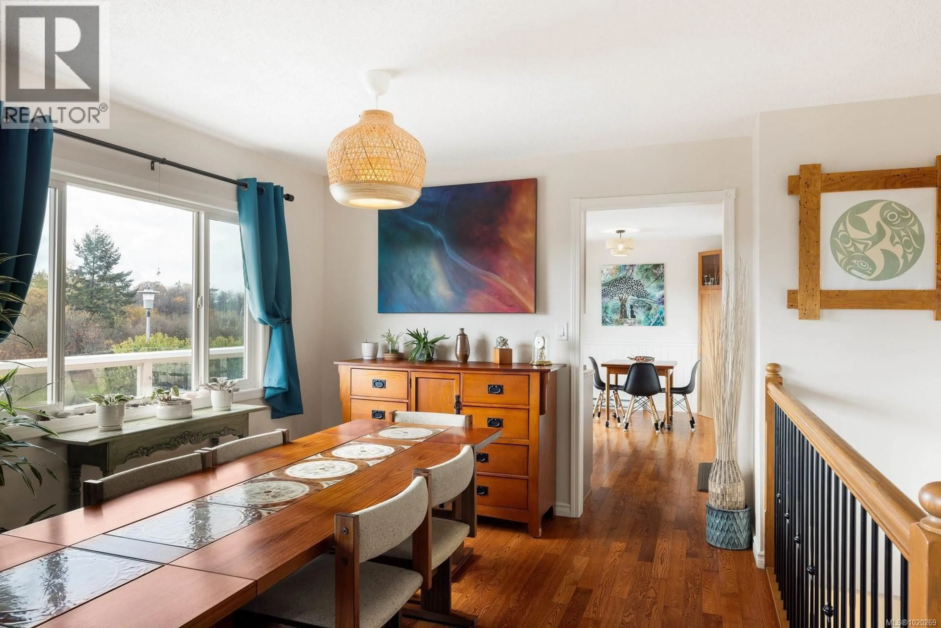 Dining room, wood/laminate floor for 3955 NELTHORPE STREET, Saanich British Columbia V8X3Z2