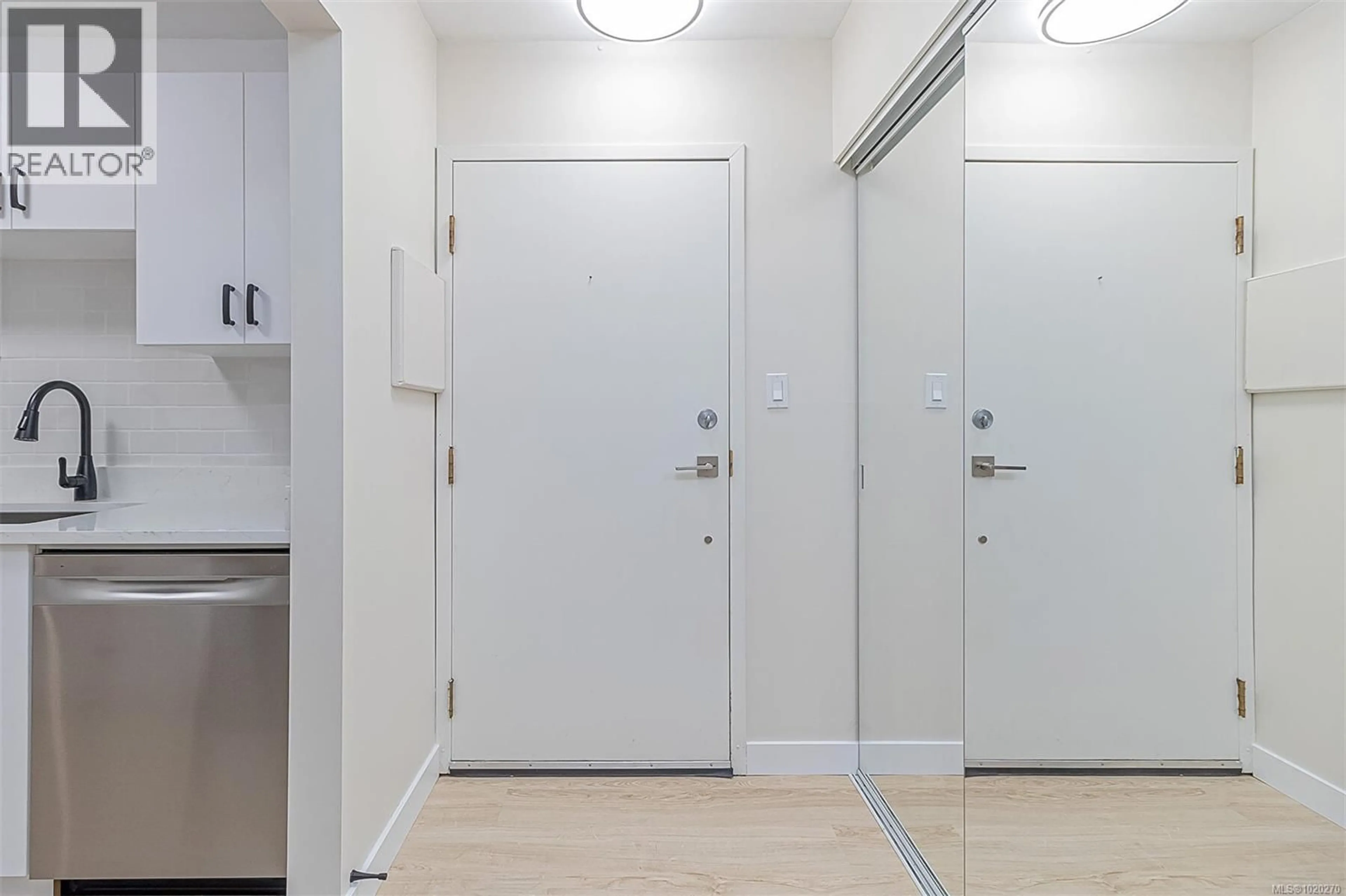 Unknown for 215 - 3277 QUADRA STREET, Saanich British Columbia V8X4W9