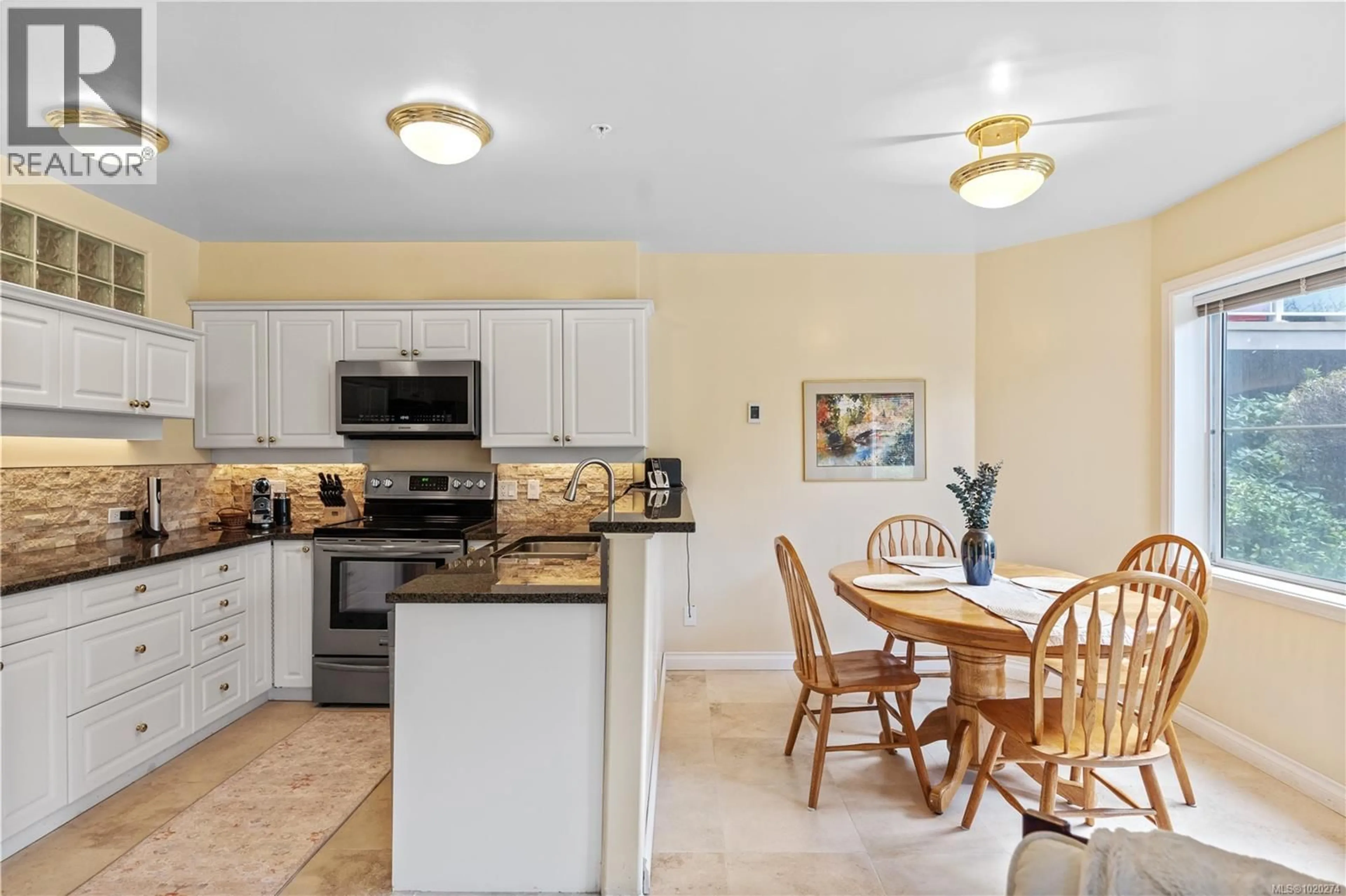 Open concept kitchen, ceramic/tile floor for 102 - 405 QUEBEC STREET, Victoria British Columbia V8V4Z2