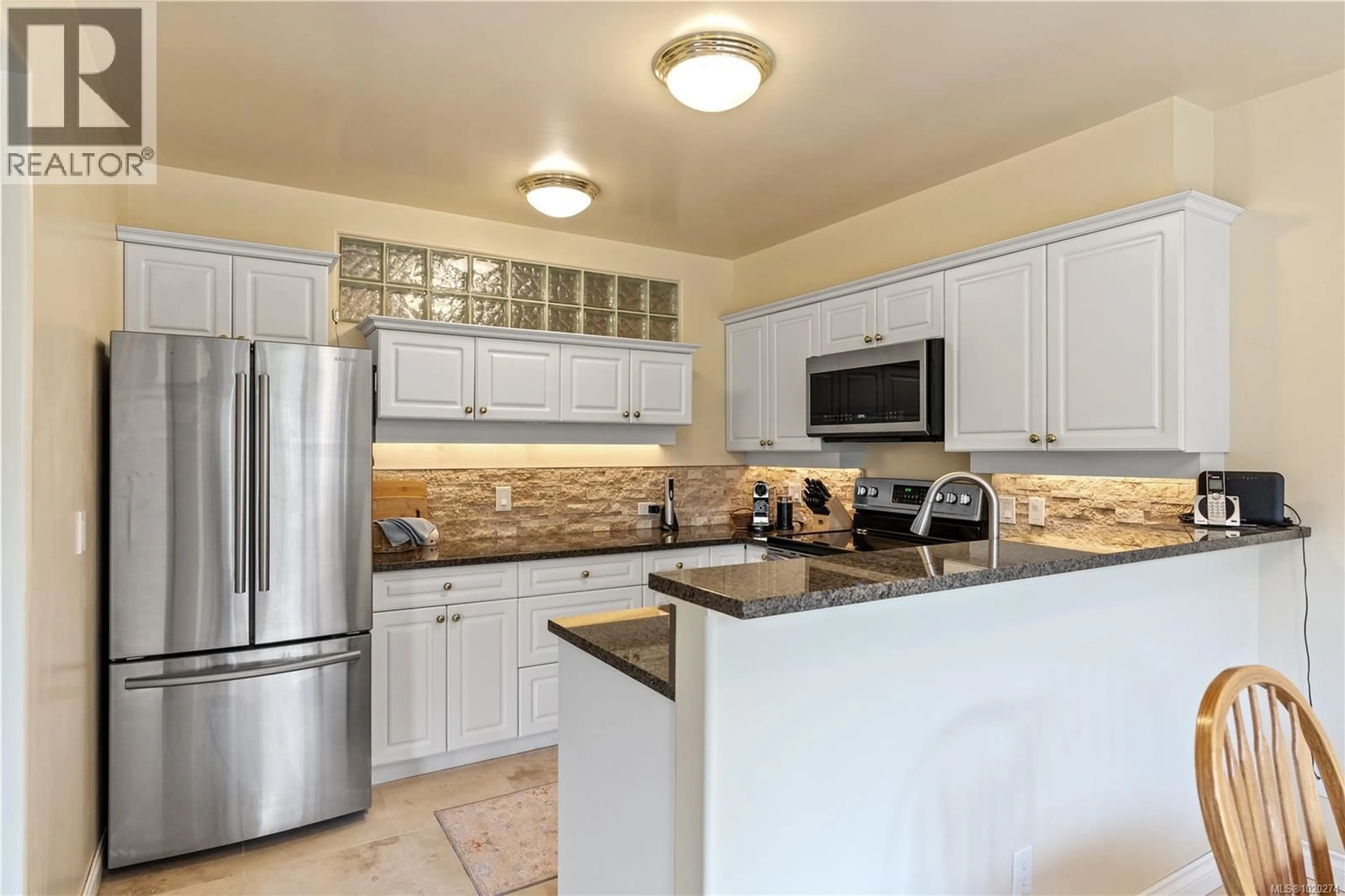 Standard kitchen, ceramic/tile floor for 102 - 405 QUEBEC STREET, Victoria British Columbia V8V4Z2