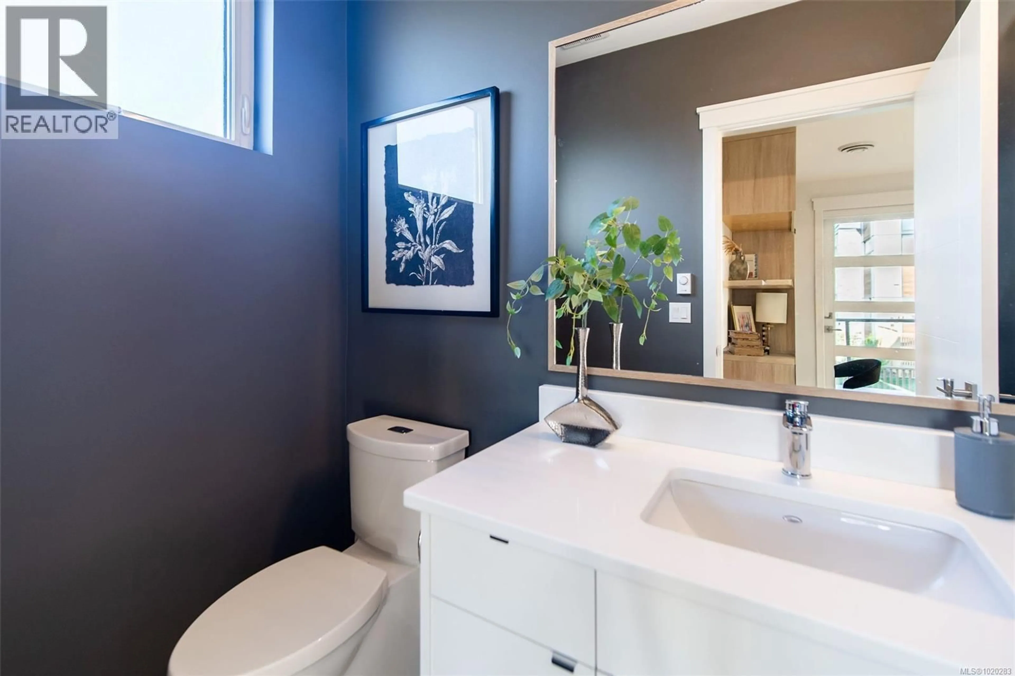 Contemporary bathroom, ceramic/tile floor for 11 - 4253 DIEPPE ROAD, Saanich British Columbia V8X2N2