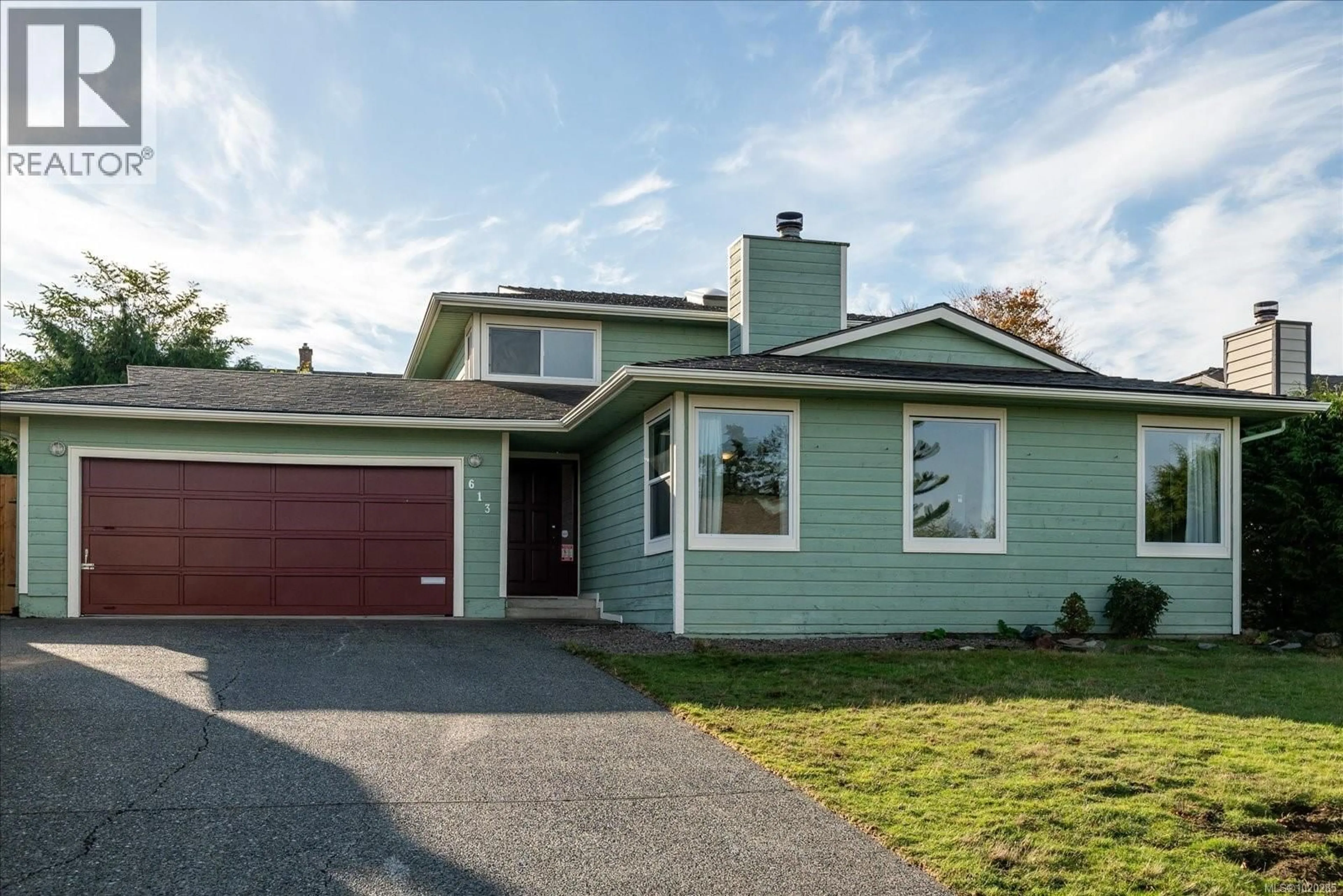 Home with vinyl exterior material, street for 613 BELLE VIEW PLACE, Nanaimo British Columbia V9V1B4