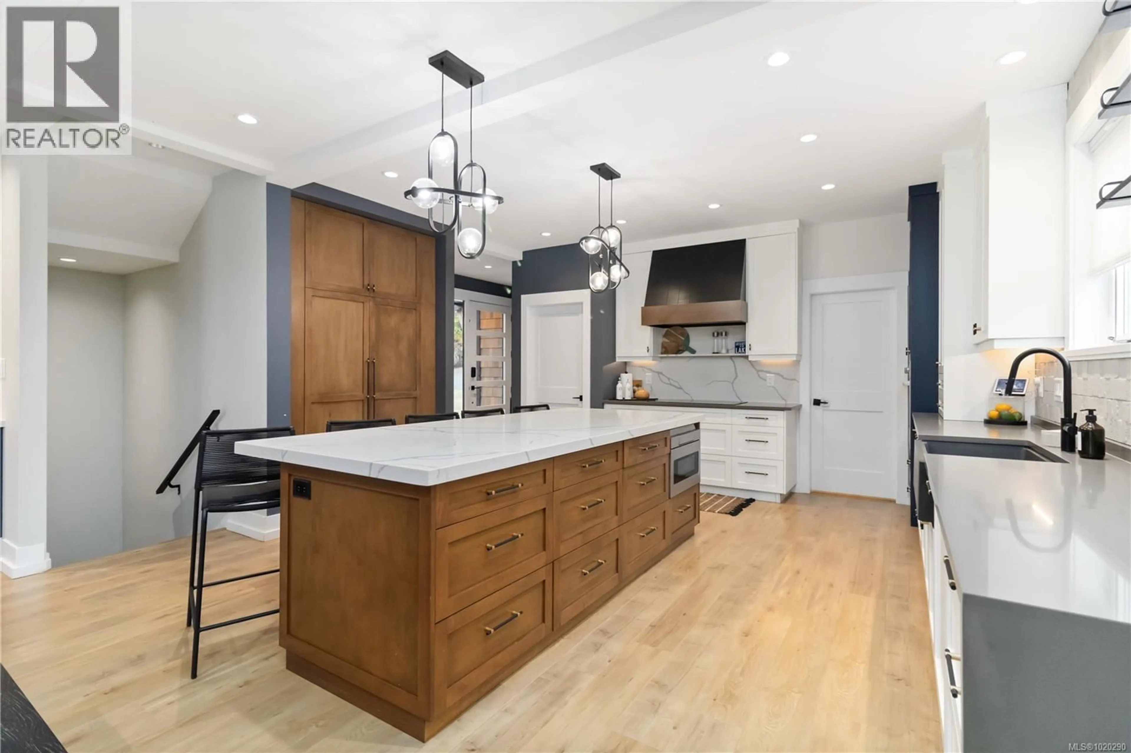 Contemporary kitchen, unknown for 2710 MONCUR ROAD, Shawnigan Lake British Columbia V0R2W3