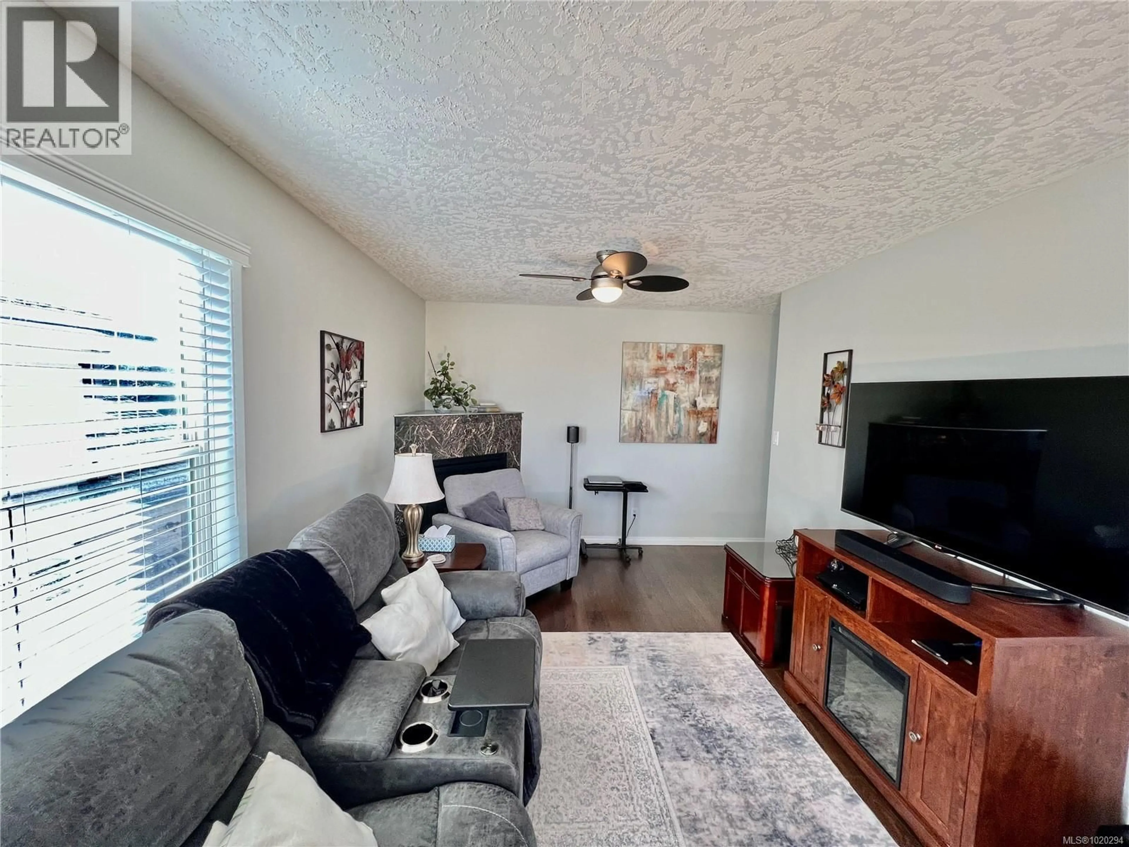 Living room with furniture, unknown for 2530 CRYSTALVIEW DRIVE, Langford British Columbia V9B6M8