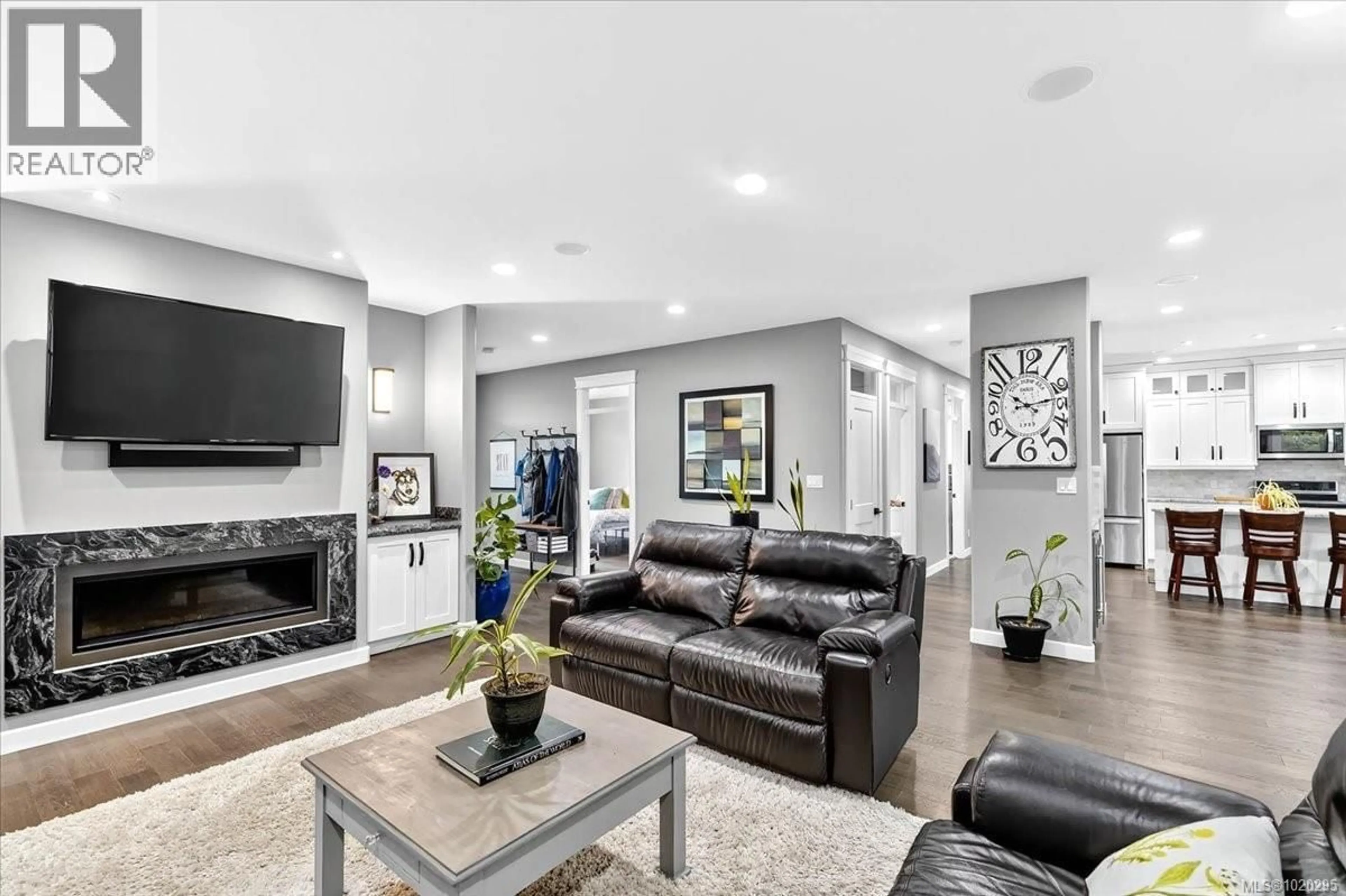 Living room with furniture, unknown for 5548 WOODLAND CRESCENT WEST, Port Alberni British Columbia V9Y8E6