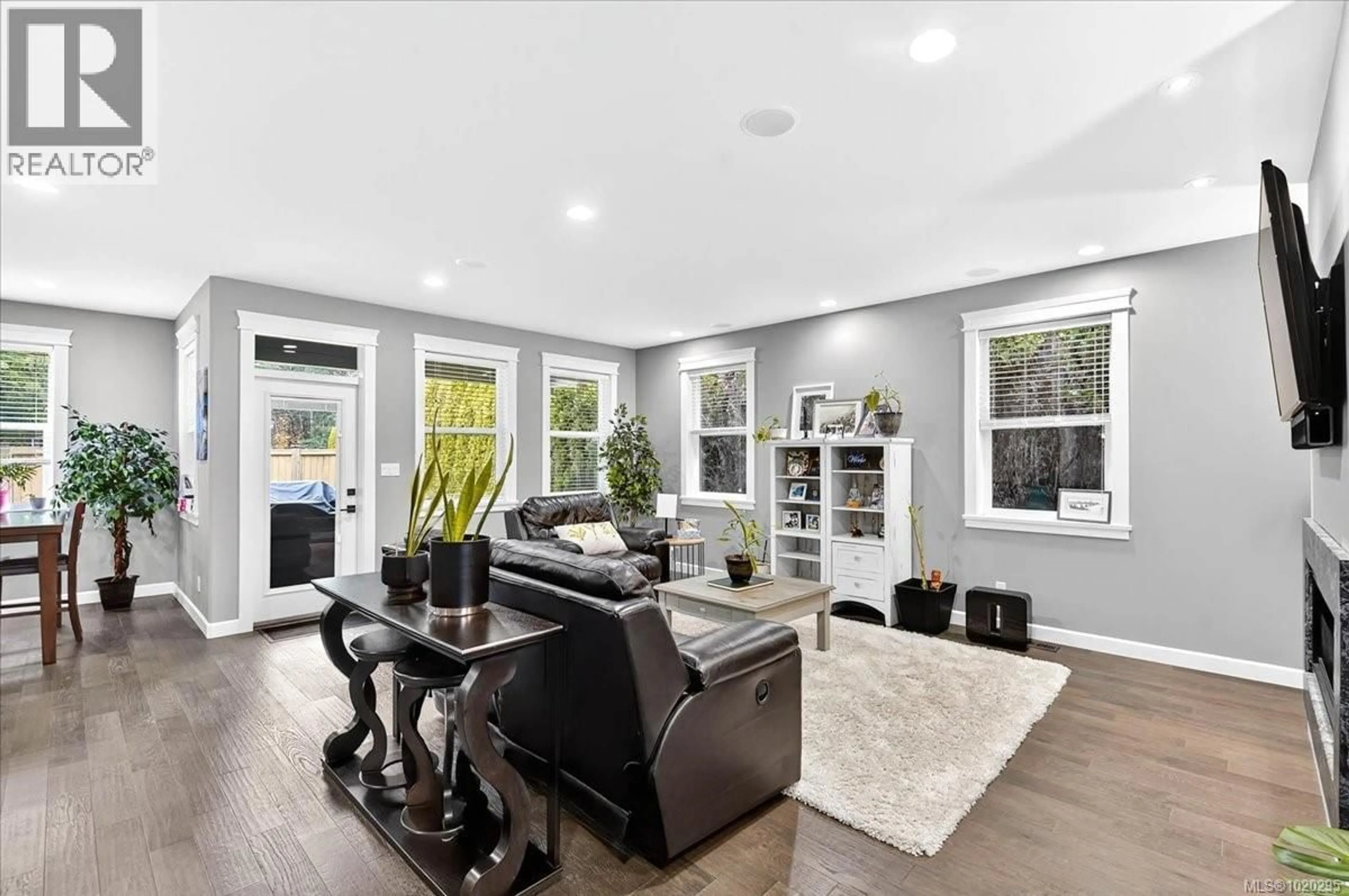 Living room with furniture, unknown for 5548 WOODLAND CRESCENT WEST, Port Alberni British Columbia V9Y8E6