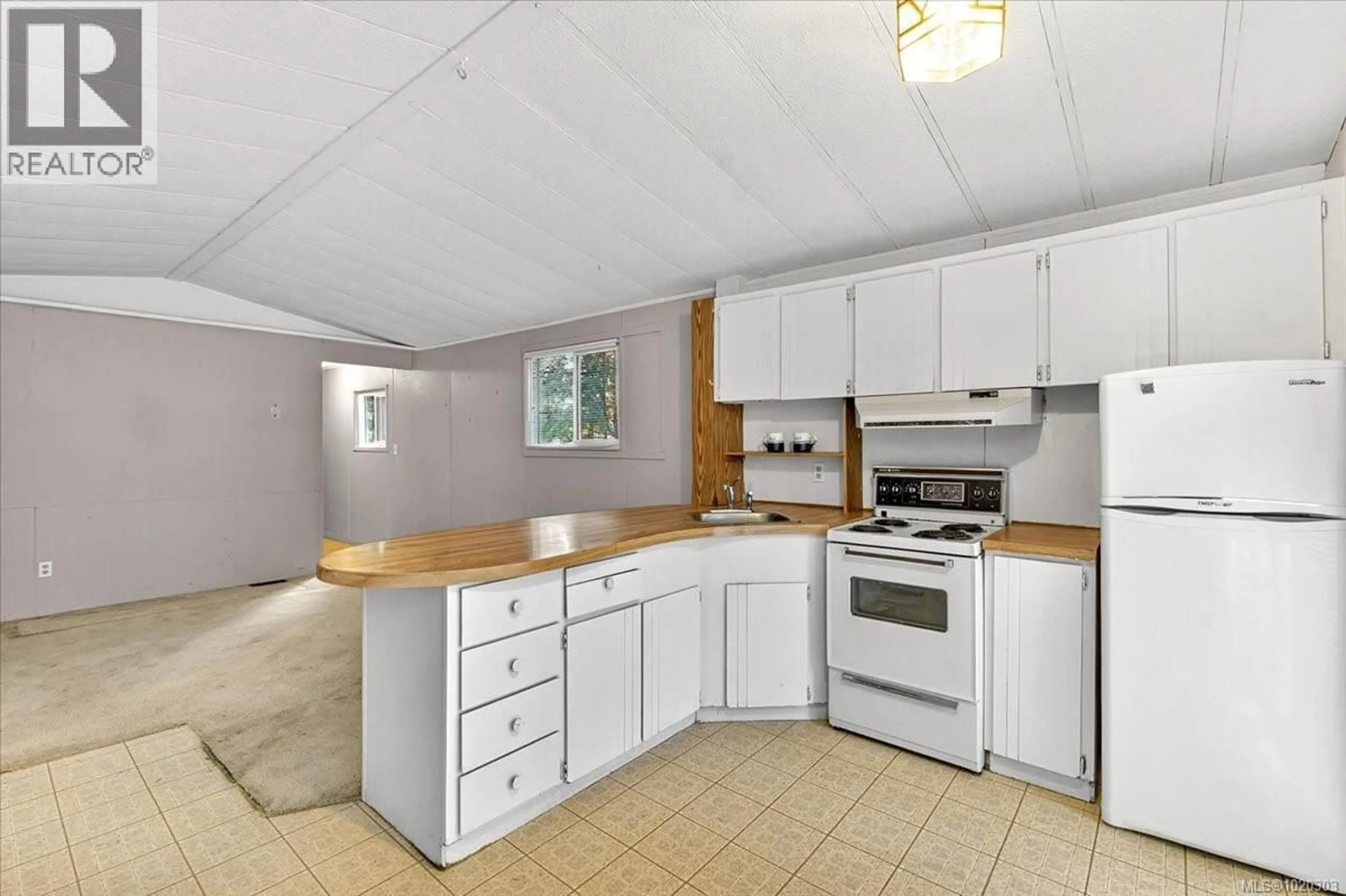 Standard kitchen, unknown for 5560 KITSUKSIS ROAD, Port Alberni British Columbia V9Y8V8
