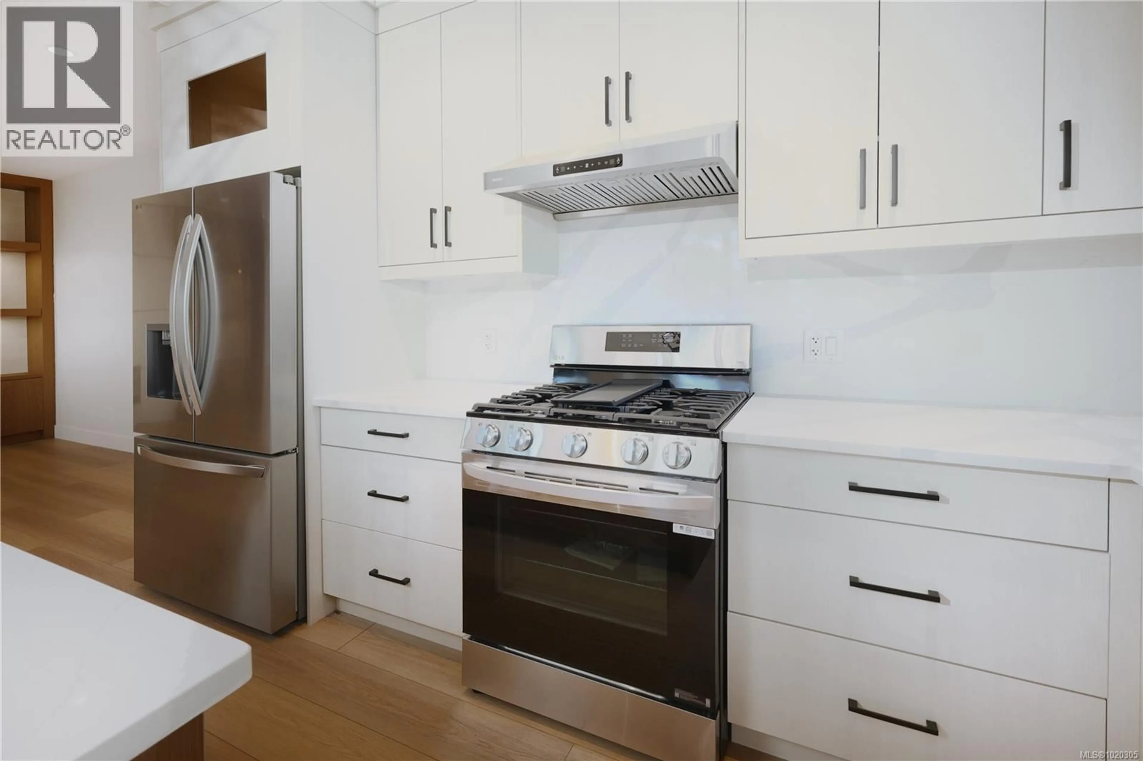 Standard kitchen, wood/laminate floor for 917 HARBOUR VIEW STREET, Nanaimo British Columbia V9R4V4