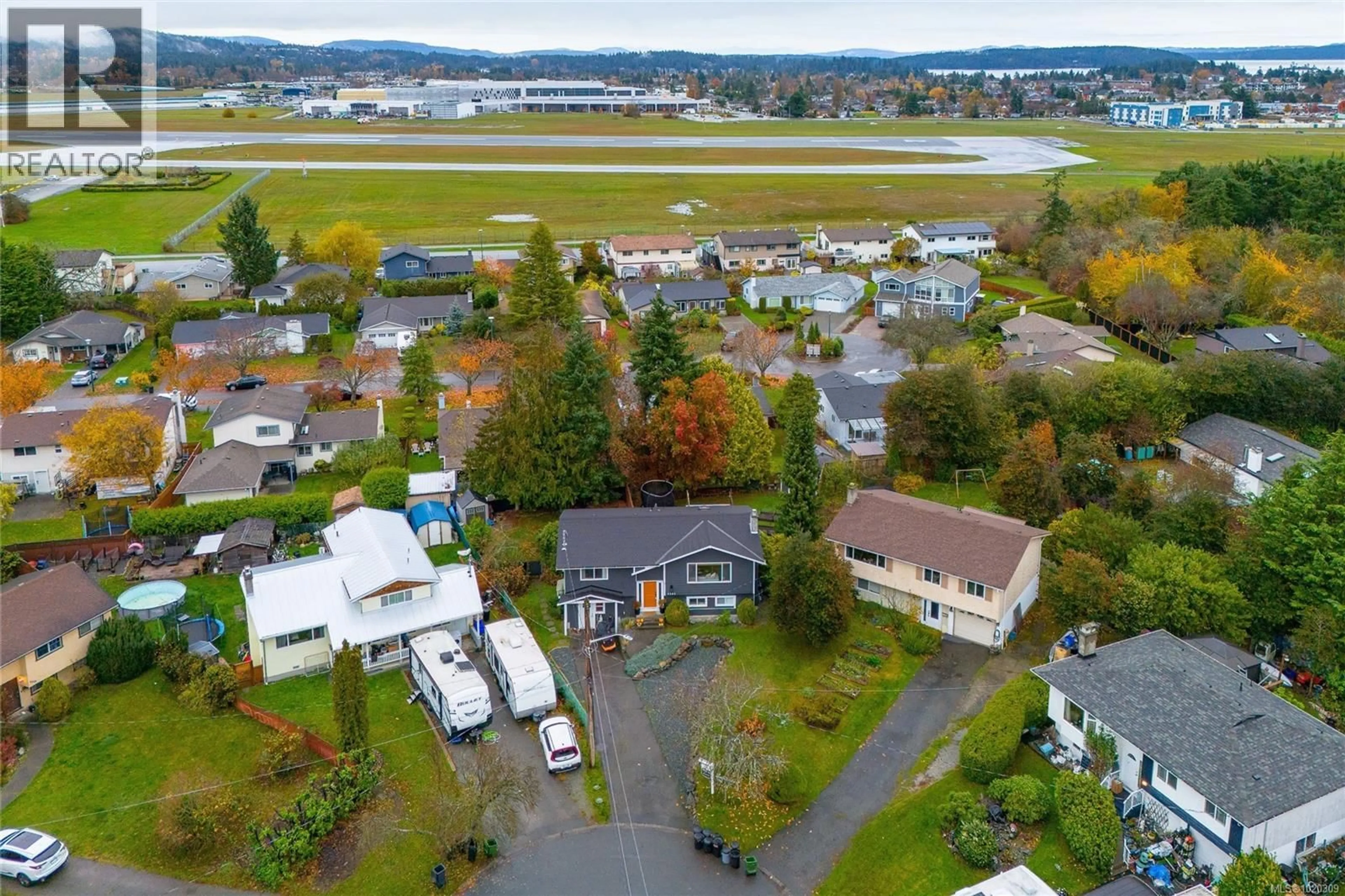 A pic from outside/outdoor area/front of a property/back of a property/a pic from drone, water/lake/river/ocean view for 9583 CHRISTINE PLACE, Sidney British Columbia V8L2S7