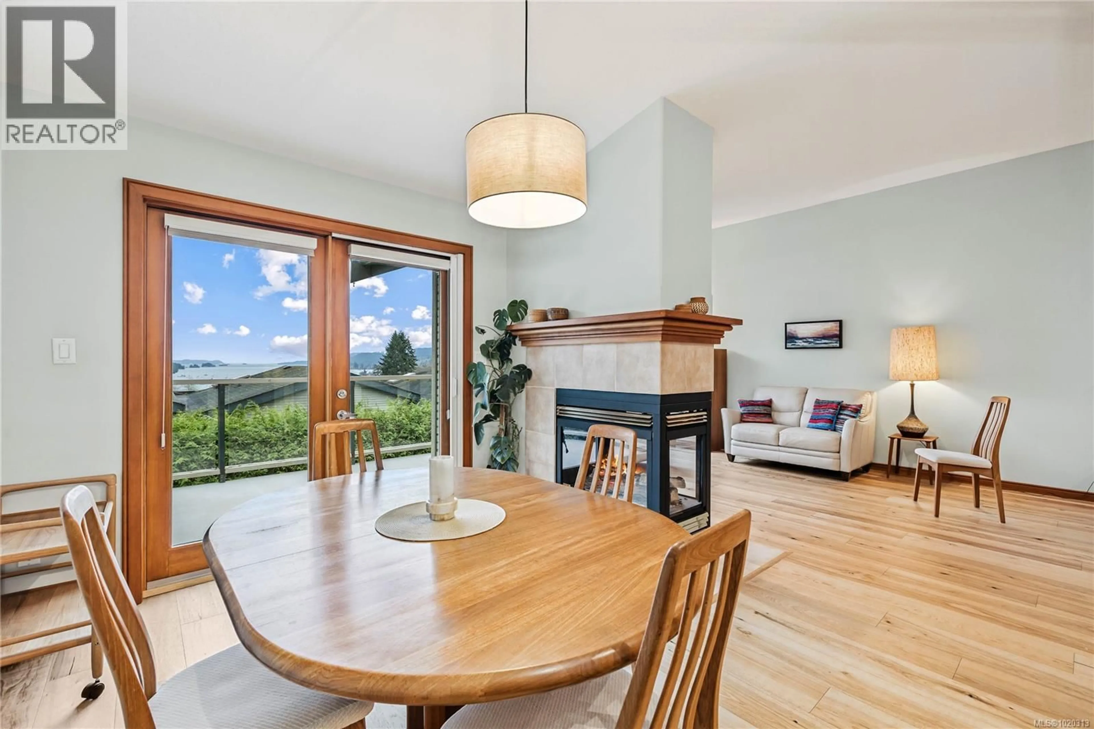 Dining room, wood/laminate floor for 14 - 133 CORBETT ROAD, Salt Spring British Columbia V8K2W6