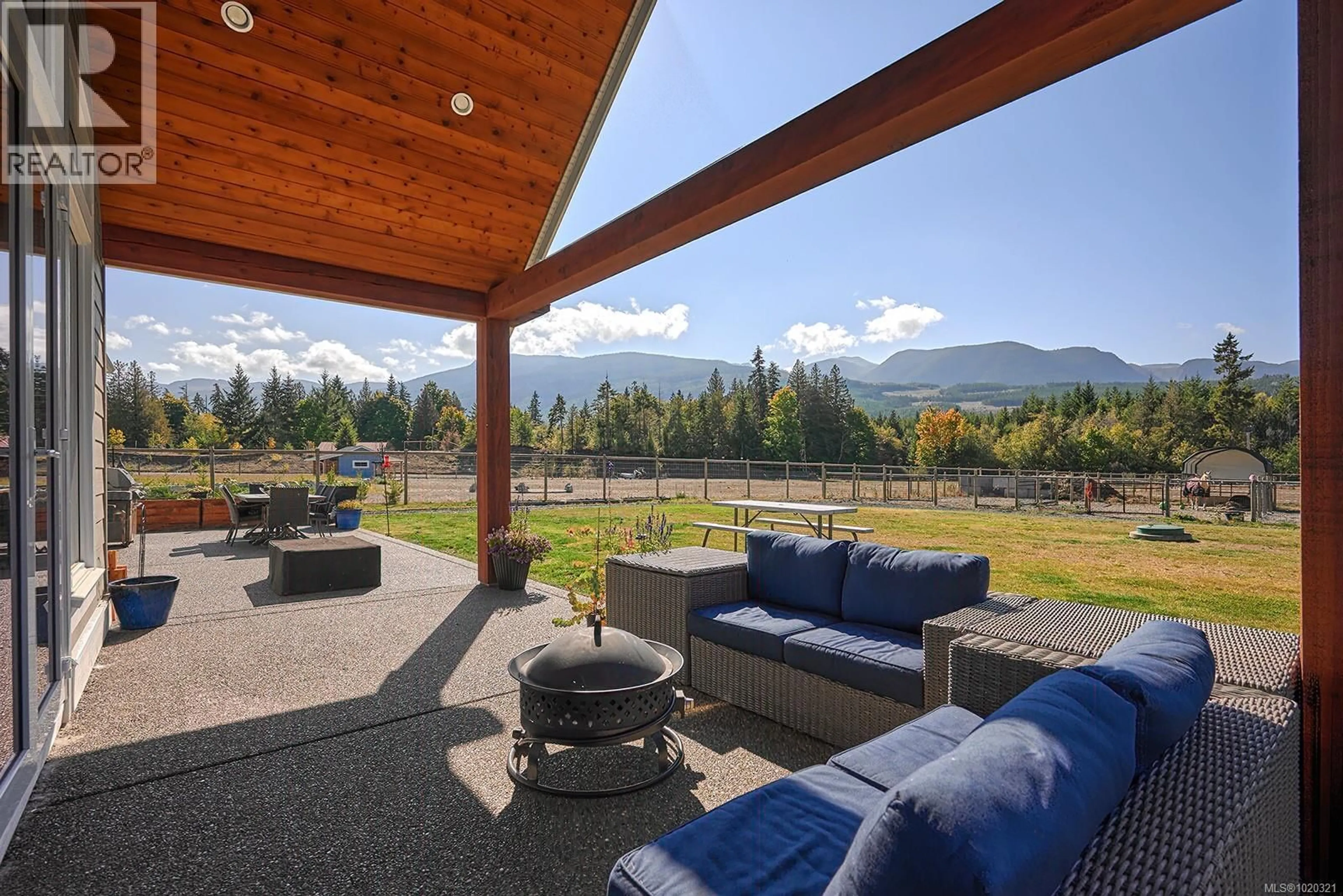 Patio, mountain view for 1085 ALPINE VIEW PLACE, Whiskey Creek British Columbia V9K1V6