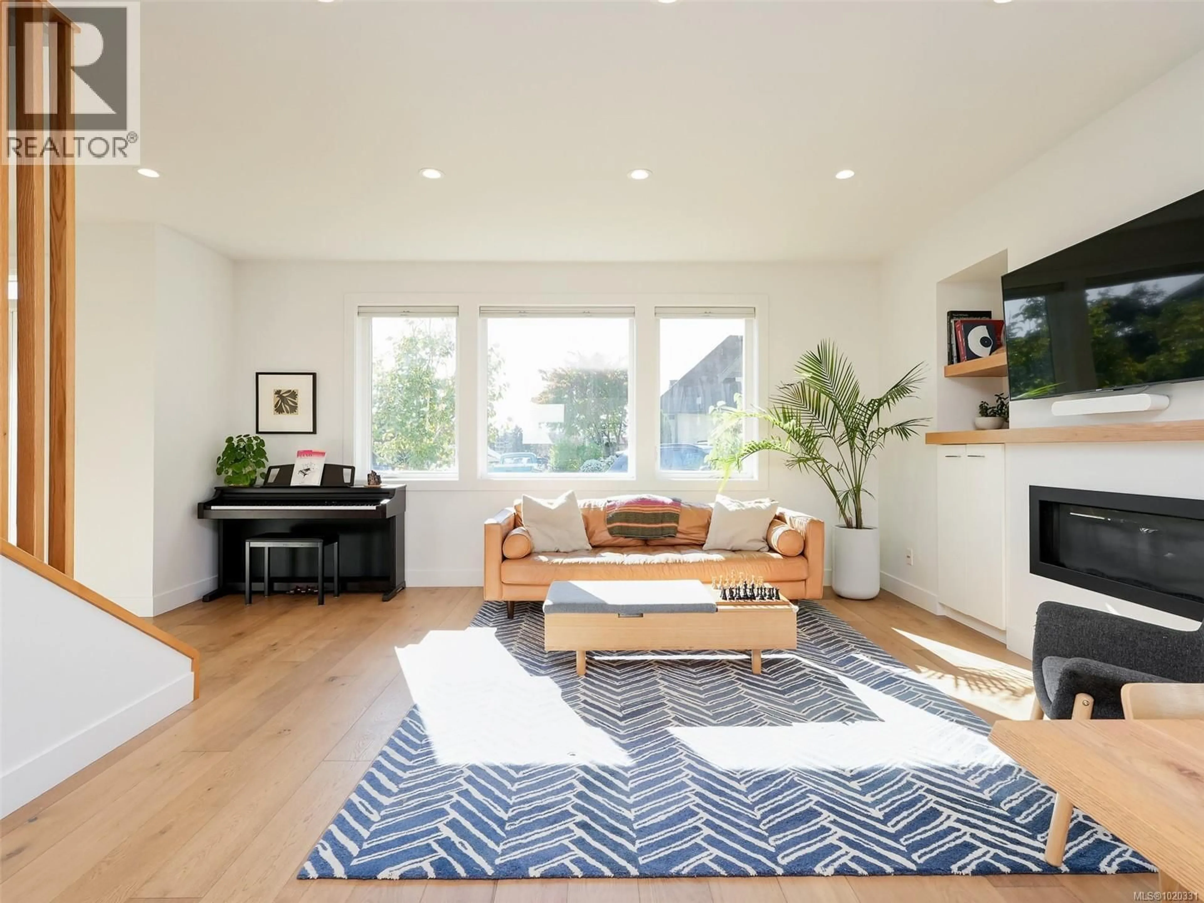 Living room with furniture, wood/laminate floor for 2670 WINSTER ROAD, Langford British Columbia V9B3P3