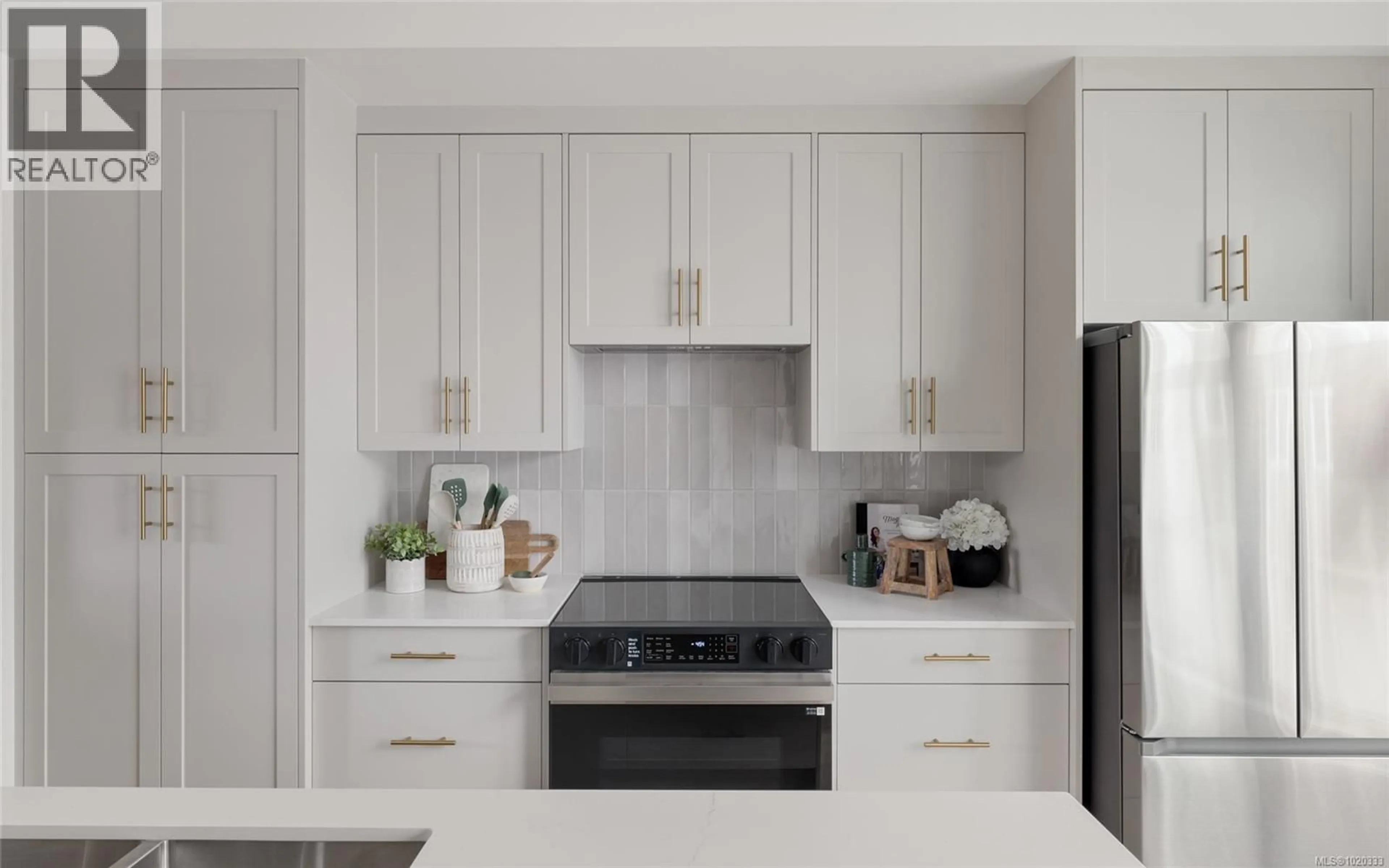 Contemporary kitchen, ceramic/tile floor for 15 - 2536 SHELBOURNE STREET, Victoria British Columbia V8R4L5