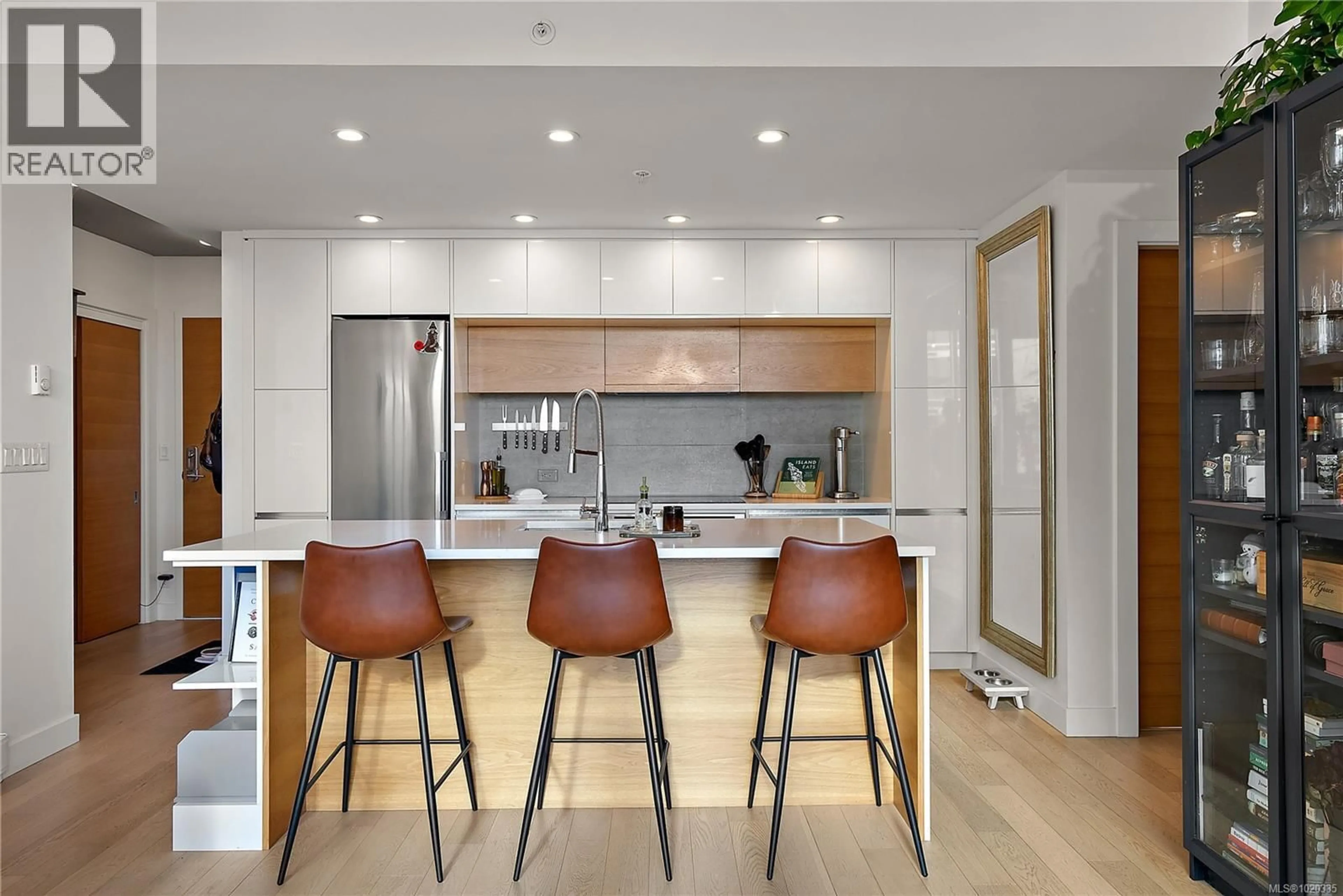 Contemporary kitchen, unknown for 604 - 989 JOHNSON STREET, Victoria British Columbia V8V0E3