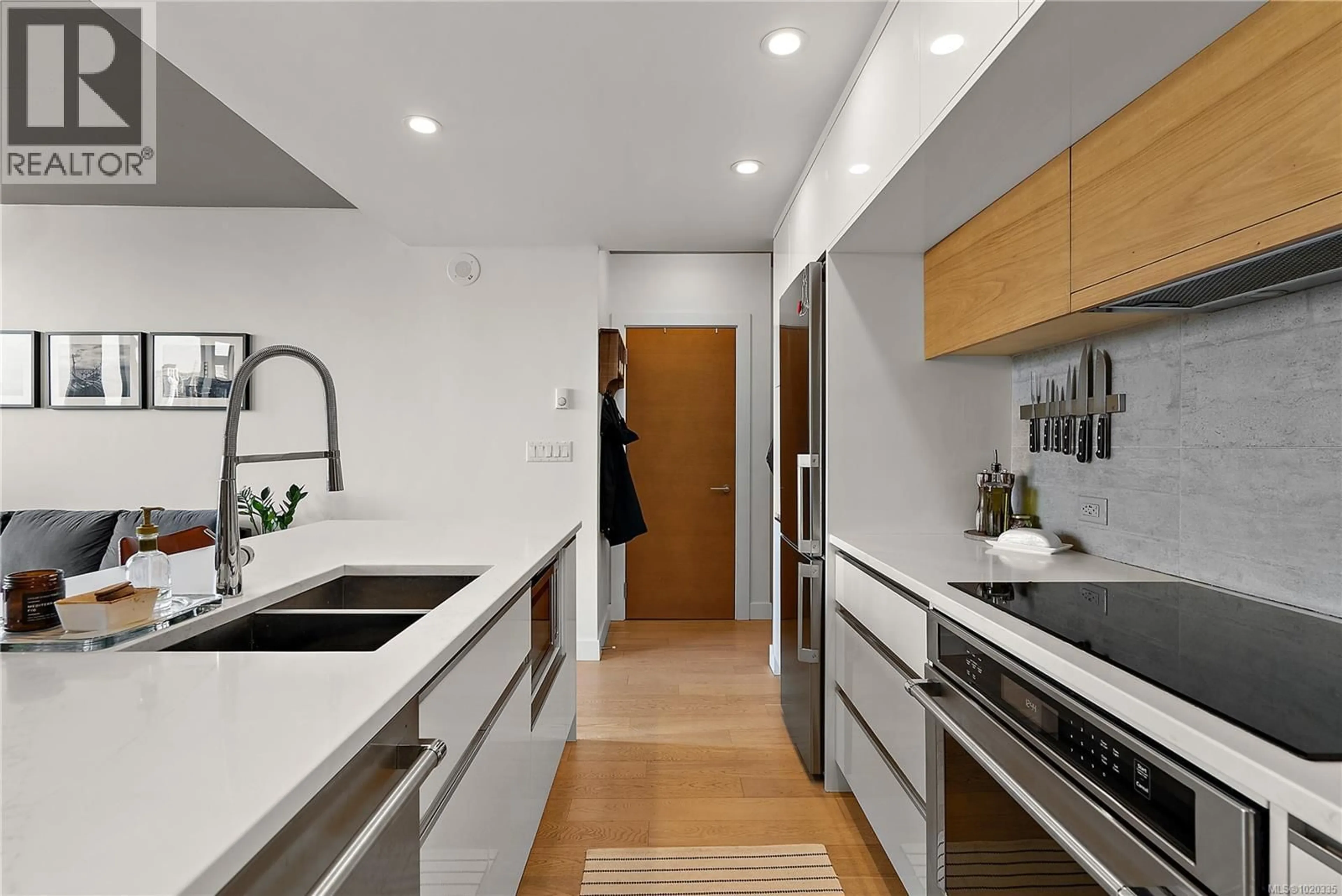 Contemporary kitchen, unknown for 604 - 989 JOHNSON STREET, Victoria British Columbia V8V0E3