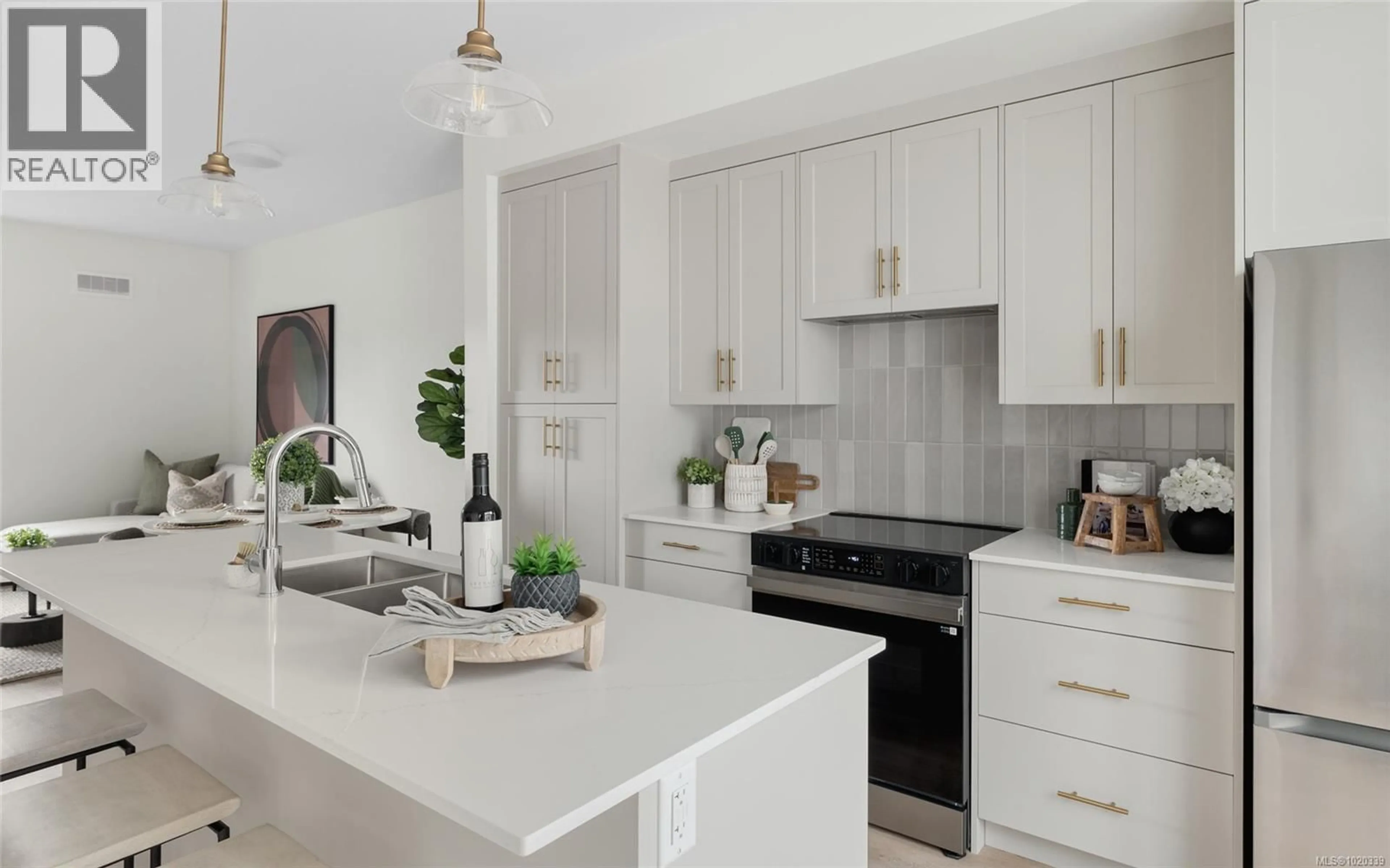Open concept kitchen, ceramic/tile floor for 8 - 2536 SHELBOURNE STREET, Victoria British Columbia V8R4L5