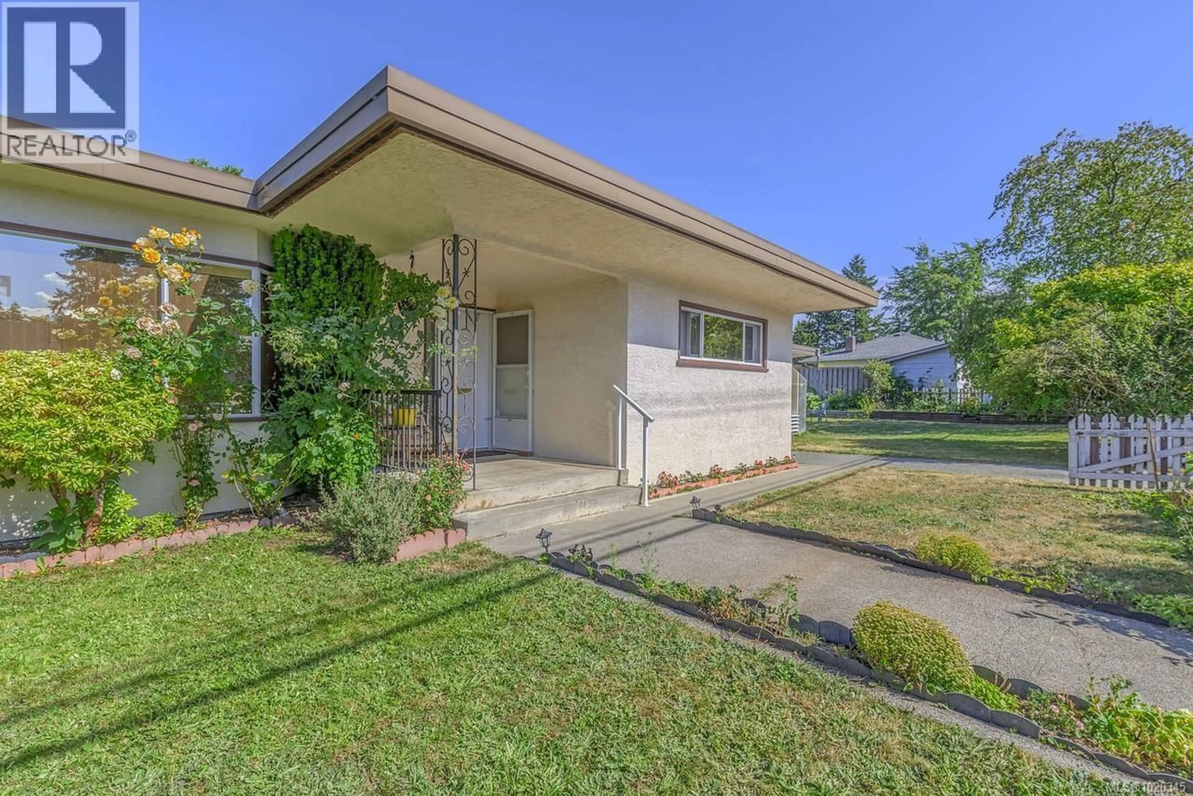 Patio, street for 1212 WADDINGTON ROAD, Nanaimo British Columbia V9S4V5